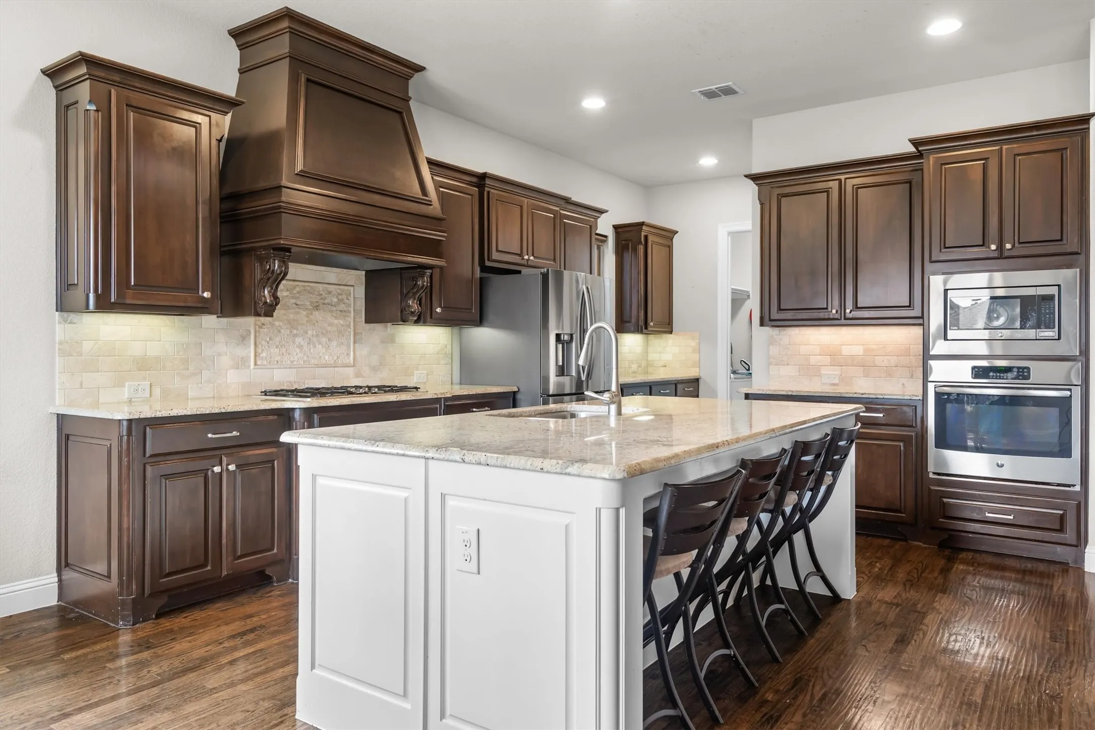 Single Family Residence For Sale in Denton County , 1024 Highpoint Way, Roanoke, Texas 76262, 4 Bedroom, 3 Bathroom, 3 Garage spaces, 2,993 Sqft, built in 2016, mls#21366722, Real Estate Agent in Roanoke, Homes For Sale in Denton county, Homes For Sale in Roanoke, Realtor in Roanoke Texas, Real Estate Brokerage Independent Realty Texas, Luminita Cordes Realtor