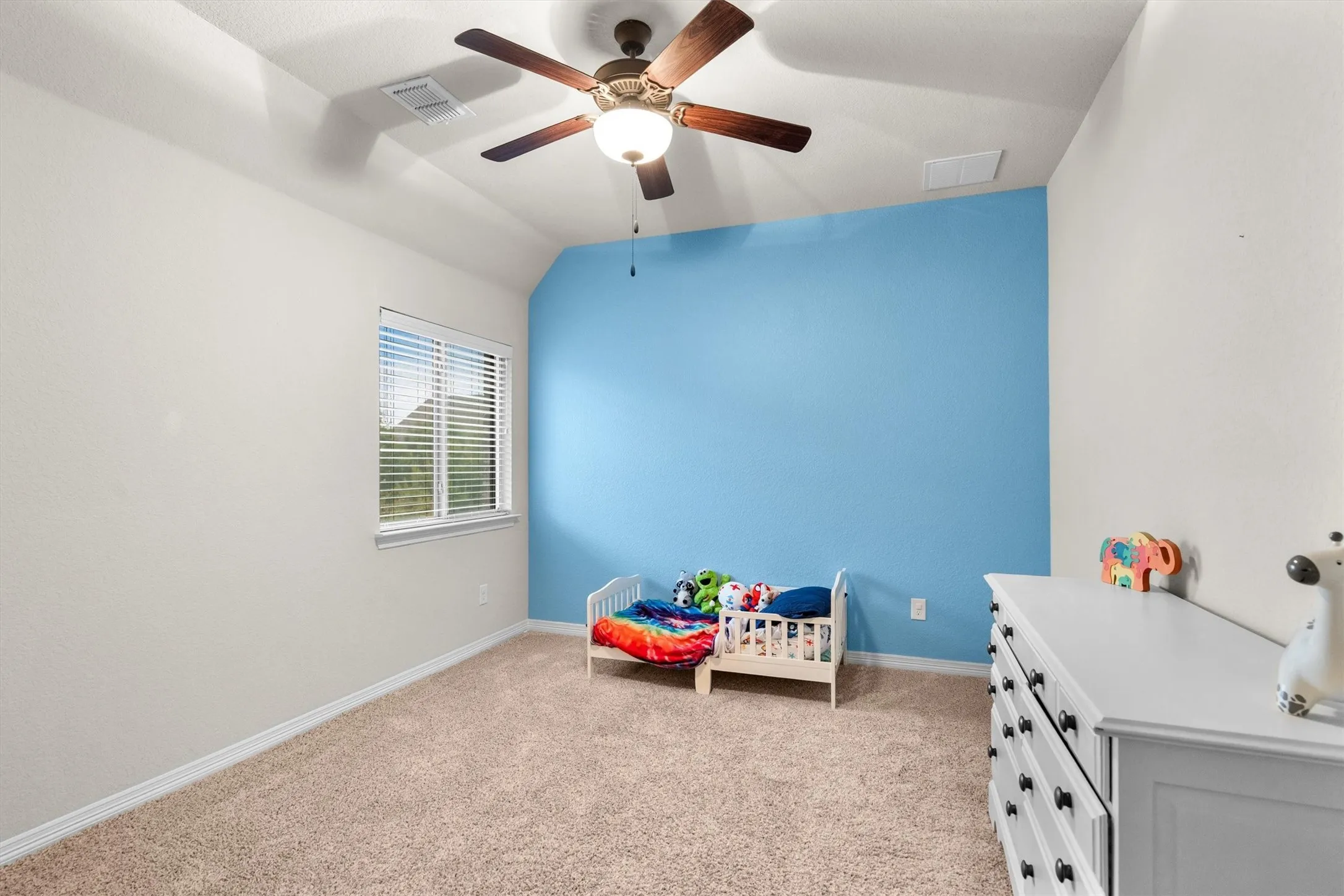 Single Family Residence For Sale in Denton County , 1024 Highpoint Way, Roanoke, Texas 76262, 4 Bedroom, 3 Bathroom, 3 Garage spaces, 2,993 Sqft, built in 2016, mls#21366722, Real Estate Agent in Roanoke, Homes For Sale in Denton county, Homes For Sale in Roanoke, Realtor in Roanoke Texas, Real Estate Brokerage Independent Realty Texas, Luminita Cordes Realtor