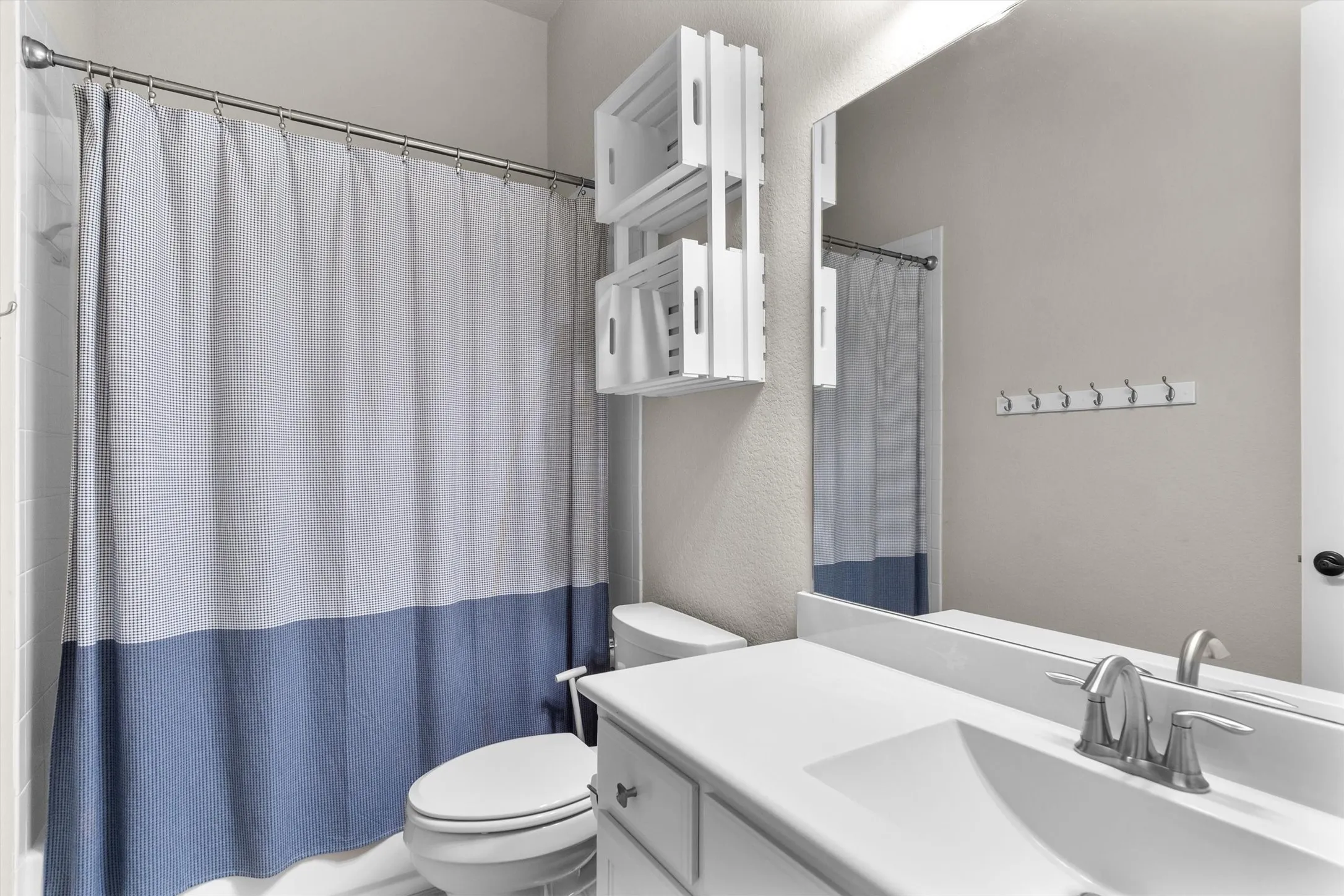 1st floor secondary bath