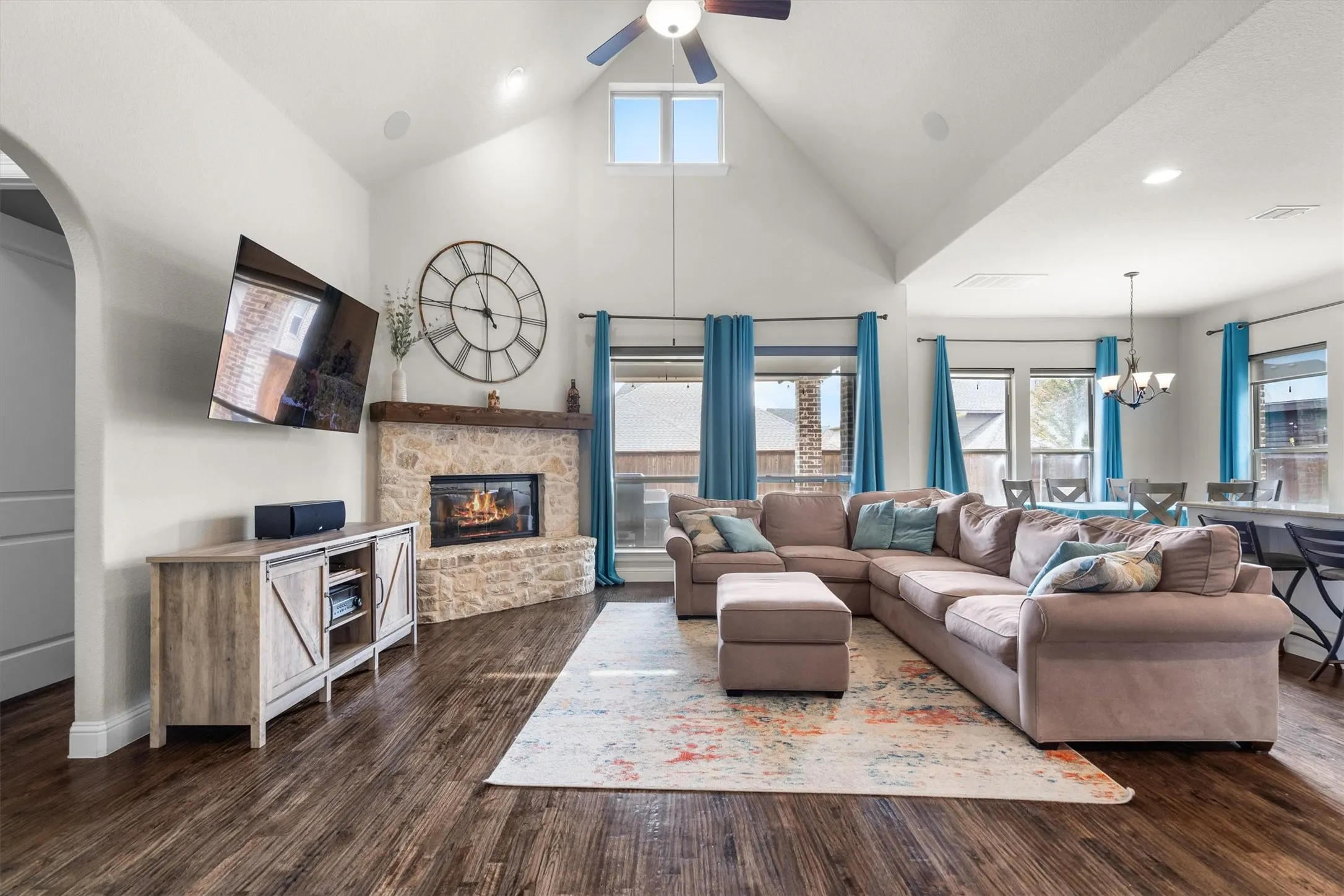 Single Family Residence For Sale in Denton County , 1024 Highpoint Way, Roanoke, Texas 76262, 4 Bedroom, 3 Bathroom, 3 Garage spaces, 2,993 Sqft, built in 2016, mls#21366722, Real Estate Agent in Roanoke, Homes For Sale in Denton county, Homes For Sale in Roanoke, Realtor in Roanoke Texas, Real Estate Brokerage Independent Realty Texas, Luminita Cordes Realtor