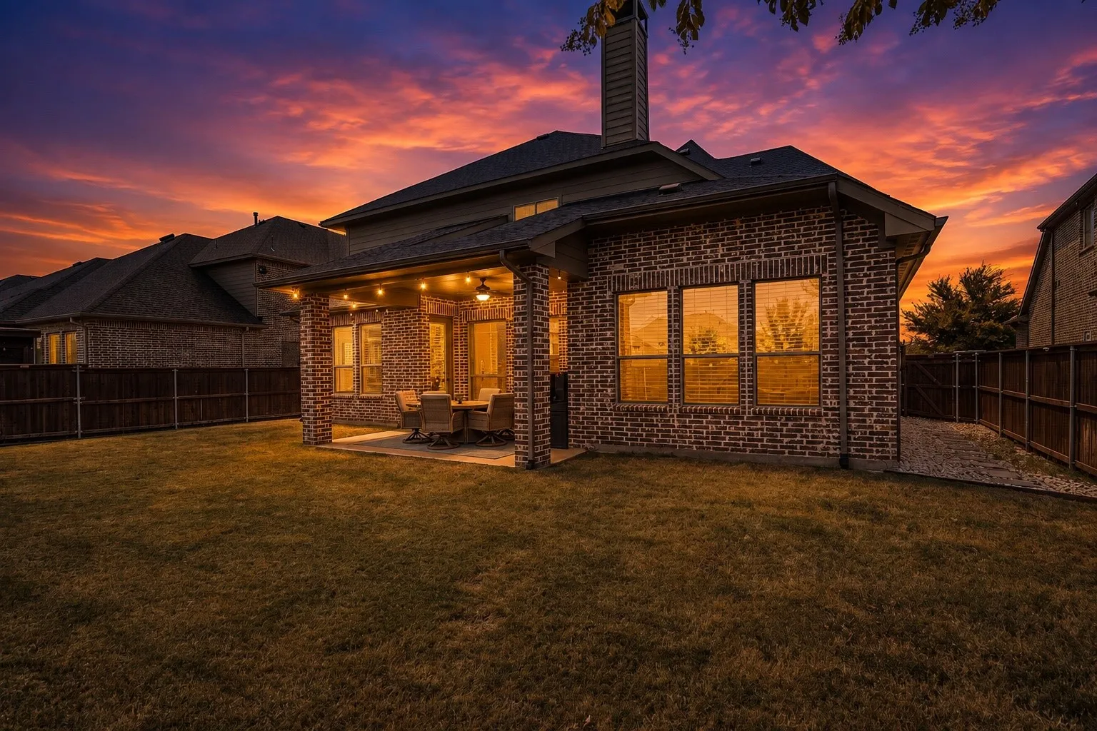 Single Family Residence For Sale in Denton County , 1024 Highpoint Way, Roanoke, Texas 76262, 4 Bedroom, 3 Bathroom, 3 Garage spaces, 2,993 Sqft, built in 2016, mls#21366722, Real Estate Agent in Roanoke, Homes For Sale in Denton county, Homes For Sale in Roanoke, Realtor in Roanoke Texas, Real Estate Brokerage Independent Realty Texas, Luminita Cordes Realtor