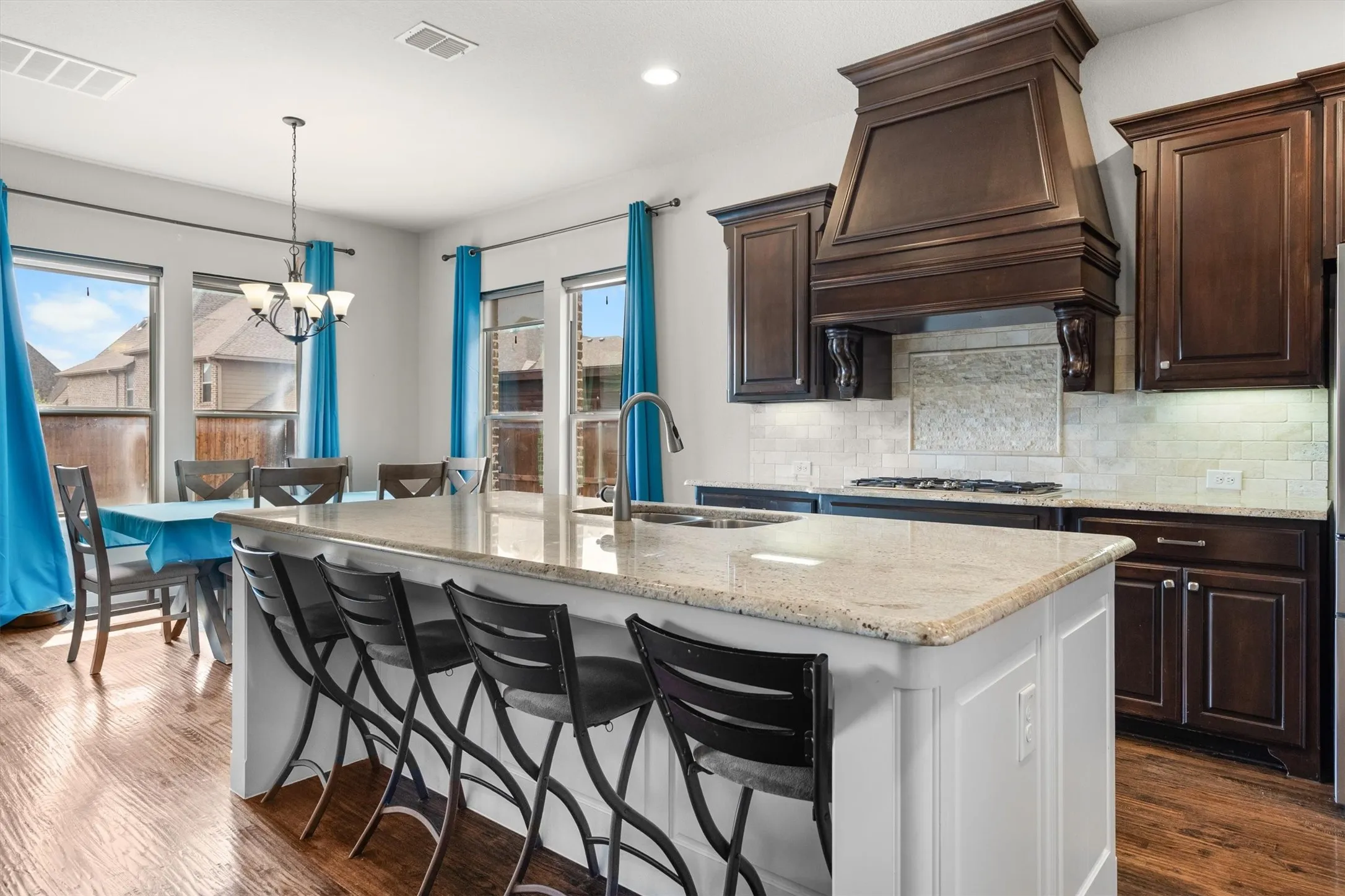 Single Family Residence For Sale in Denton County , 1024 Highpoint Way, Roanoke, Texas 76262, 4 Bedroom, 3 Bathroom, 3 Garage spaces, 2,993 Sqft, built in 2016, mls#21366722, Real Estate Agent in Roanoke, Homes For Sale in Denton county, Homes For Sale in Roanoke, Realtor in Roanoke Texas, Real Estate Brokerage Independent Realty Texas, Luminita Cordes Realtor