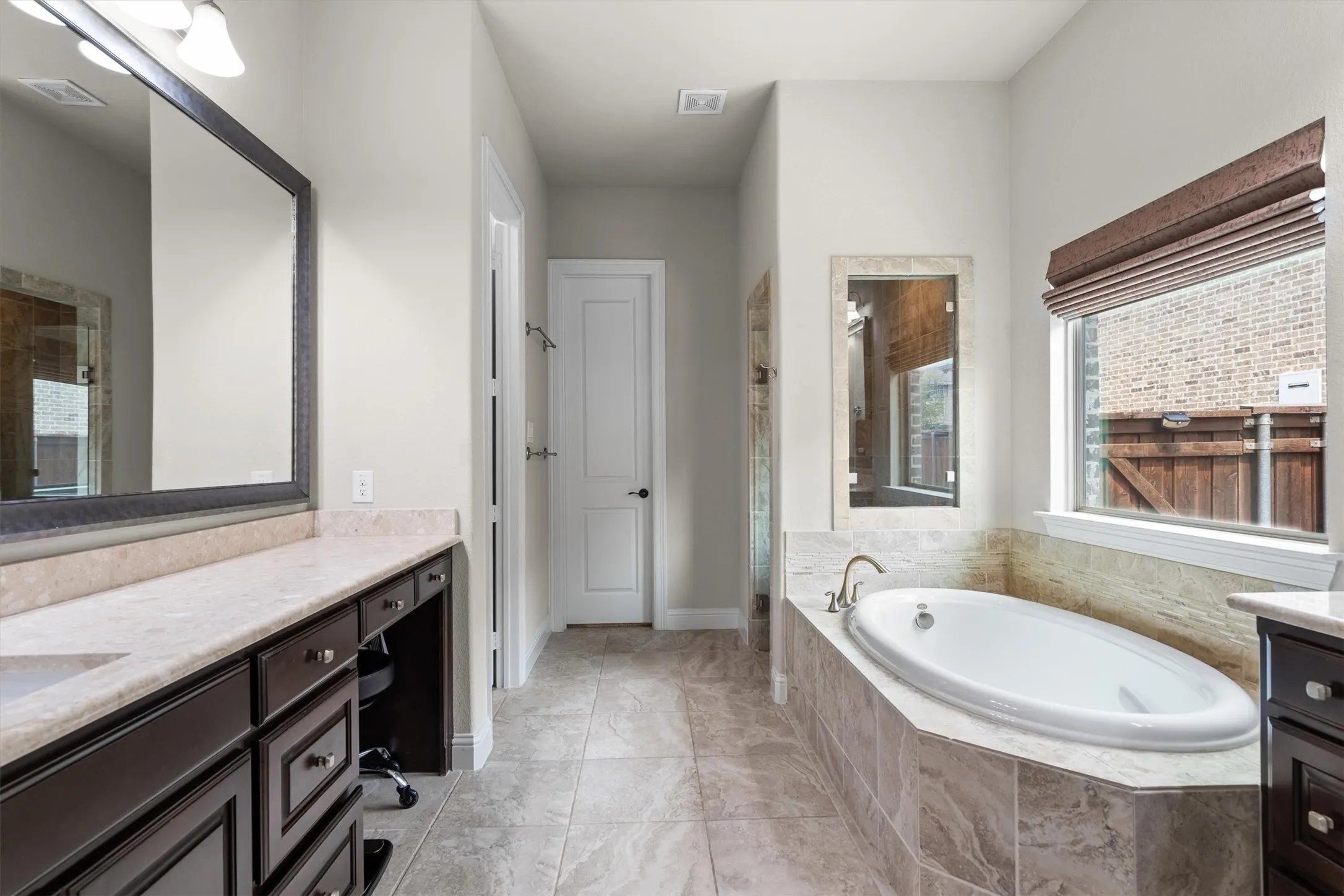 Single Family Residence For Sale in Denton County , 1024 Highpoint Way, Roanoke, Texas 76262, 4 Bedroom, 3 Bathroom, 3 Garage spaces, 2,993 Sqft, built in 2016, mls#21366722, Real Estate Agent in Roanoke, Homes For Sale in Denton county, Homes For Sale in Roanoke, Realtor in Roanoke Texas, Real Estate Brokerage Independent Realty Texas, Luminita Cordes Realtor