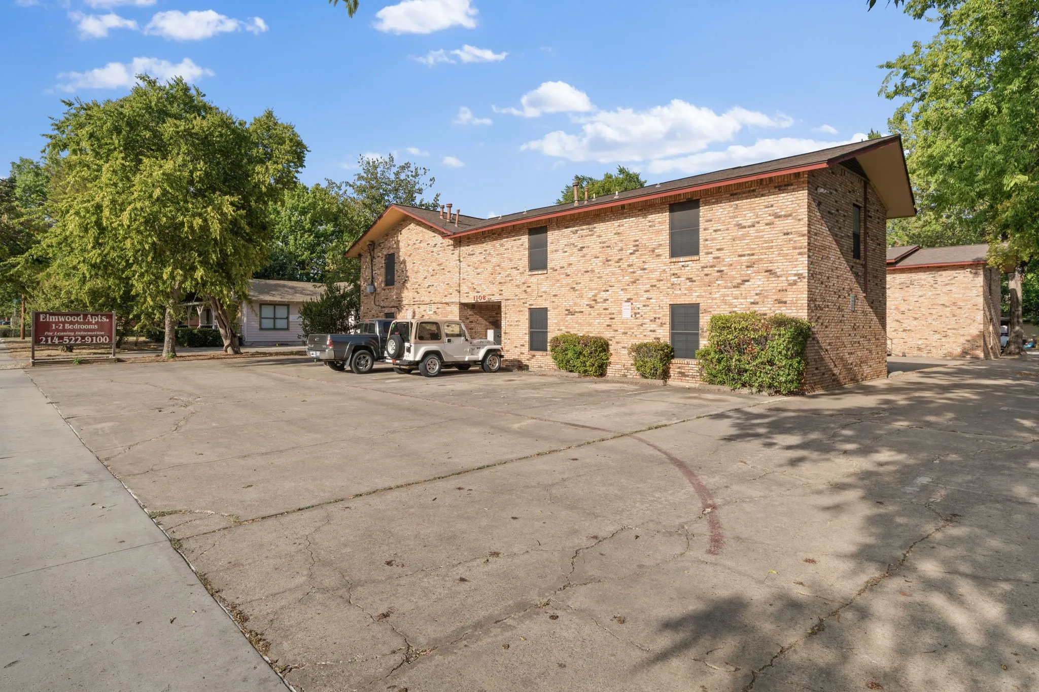 Single Family Residence For Rent in Denton County , 1108 N Elm Street 6, Denton, Texas 76201, 2 Bedroom, 2 Bathroom, Garage spaces, 900 Sqft, built in 1968, mls#21366156, Real Estate Agent in Denton, Homes For Rent in Denton county, Homes For Rent in Denton, Realtor in Denton Texas, Real Estate Brokerage Independent Realty Texas, Luminita Cordes Realtor