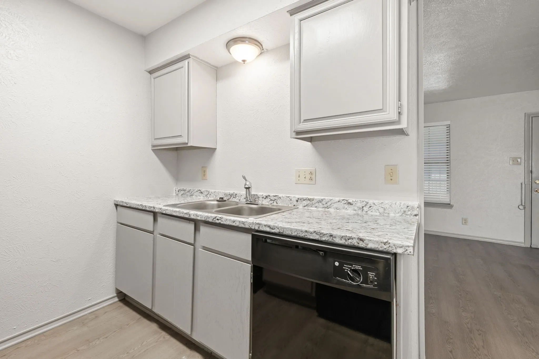 Single Family Residence For Rent in Denton County , 1108 N Elm Street 6, Denton, Texas 76201, 2 Bedroom, 2 Bathroom, Garage spaces, 900 Sqft, built in 1968, mls#21366156, Real Estate Agent in Denton, Homes For Rent in Denton county, Homes For Rent in Denton, Realtor in Denton Texas, Real Estate Brokerage Independent Realty Texas, Luminita Cordes Realtor
