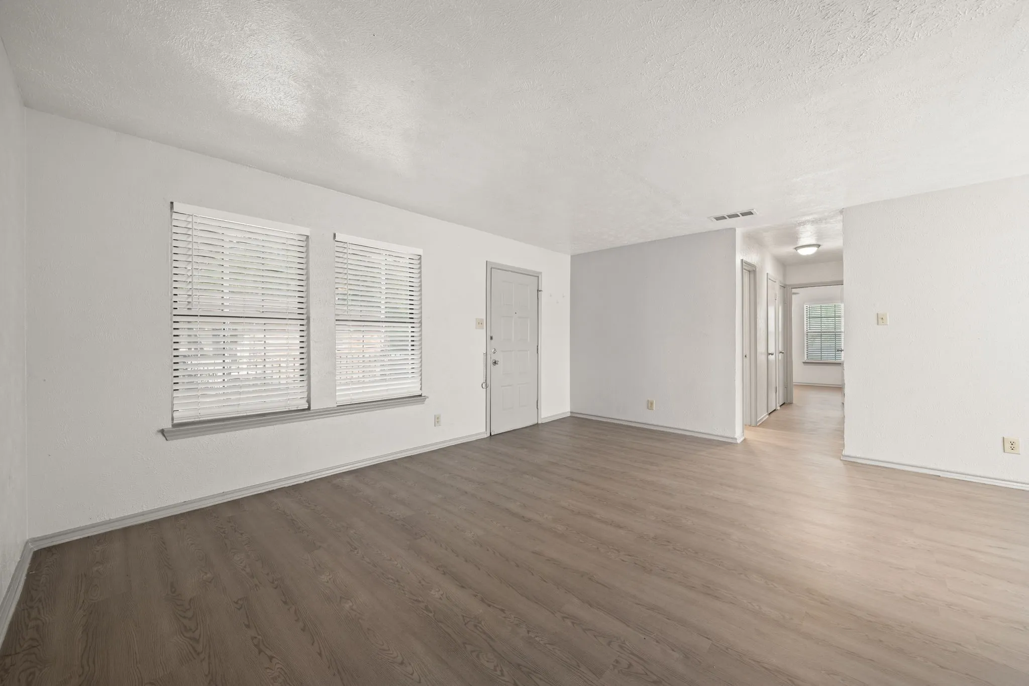 Single Family Residence For Rent in Denton County , 1108 N Elm Street 6, Denton, Texas 76201, 2 Bedroom, 2 Bathroom, Garage spaces, 900 Sqft, built in 1968, mls#21366156, Real Estate Agent in Denton, Homes For Rent in Denton county, Homes For Rent in Denton, Realtor in Denton Texas, Real Estate Brokerage Independent Realty Texas, Luminita Cordes Realtor