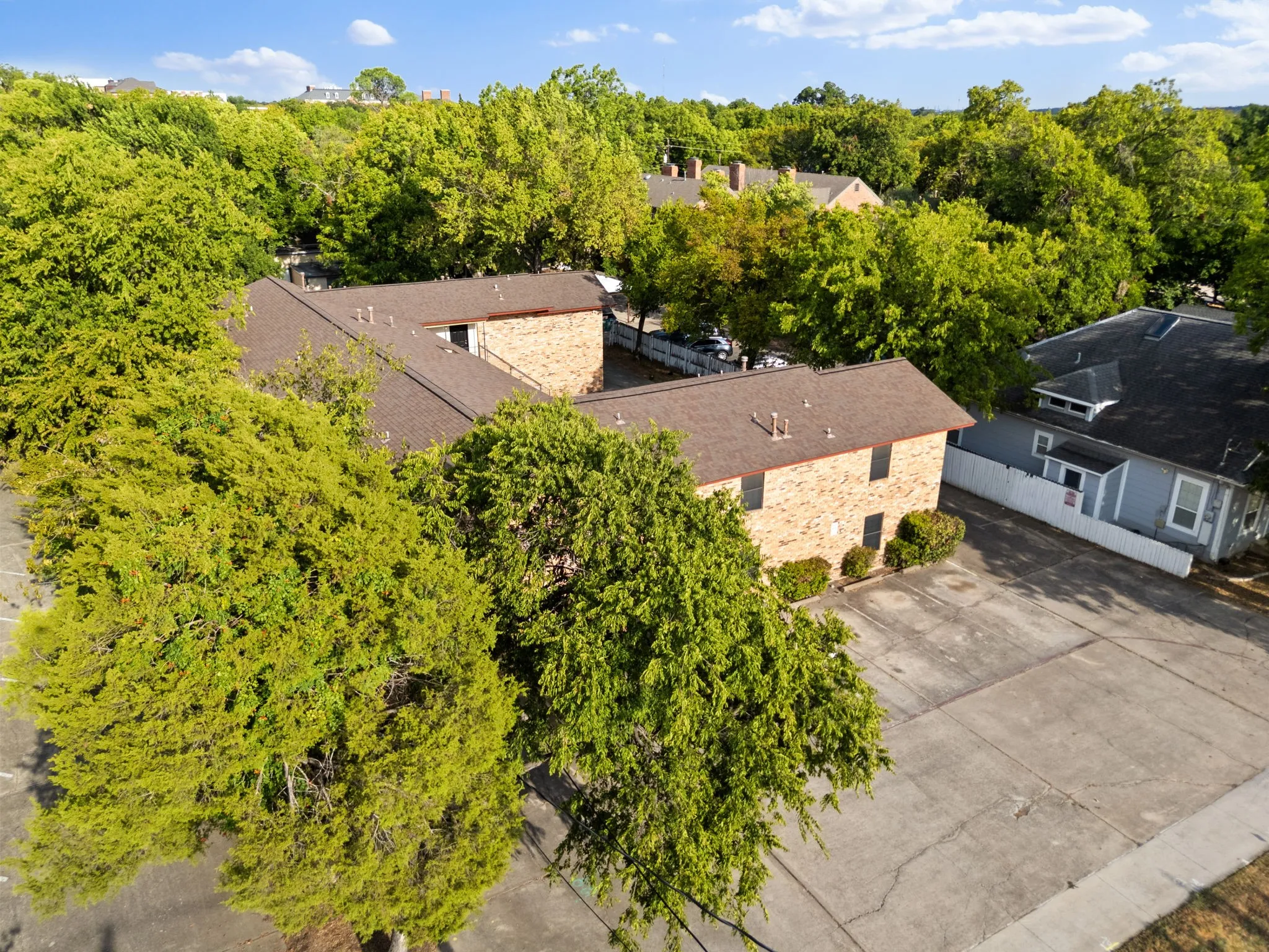 Single Family Residence For Rent in Denton County , 1108 N Elm Street 6, Denton, Texas 76201, 2 Bedroom, 2 Bathroom, Garage spaces, 900 Sqft, built in 1968, mls#21366156, Real Estate Agent in Denton, Homes For Rent in Denton county, Homes For Rent in Denton, Realtor in Denton Texas, Real Estate Brokerage Independent Realty Texas, Luminita Cordes Realtor
