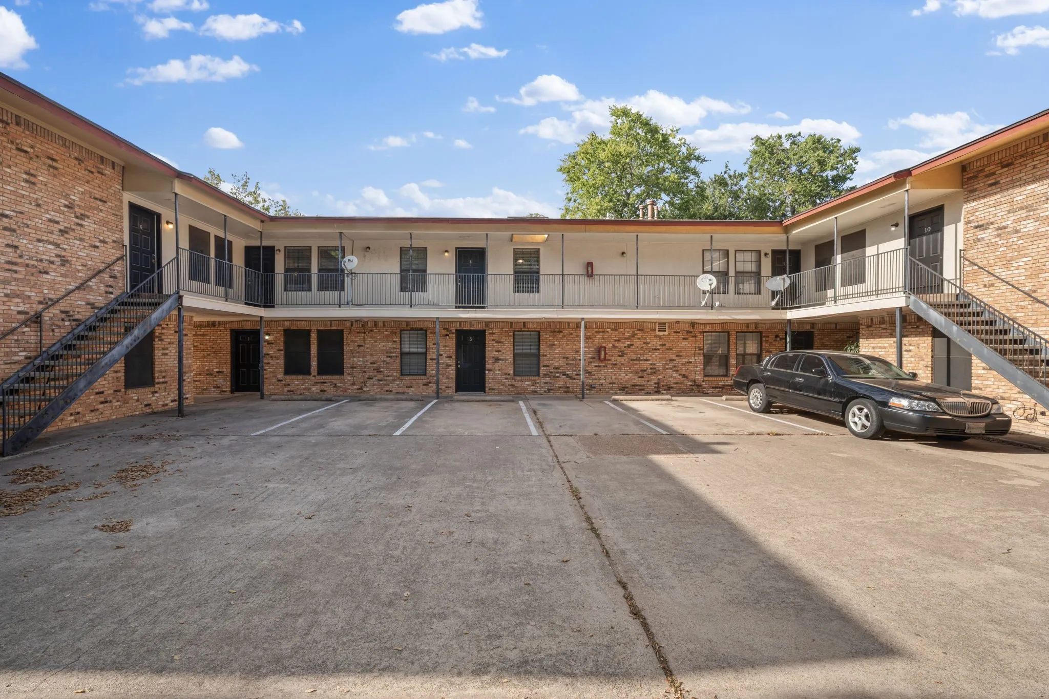 Single Family Residence For Rent in Denton County , 1108 N Elm Street 6, Denton, Texas 76201, 2 Bedroom, 2 Bathroom, Garage spaces, 900 Sqft, built in 1968, mls#21366156, Real Estate Agent in Denton, Homes For Rent in Denton county, Homes For Rent in Denton, Realtor in Denton Texas, Real Estate Brokerage Independent Realty Texas, Luminita Cordes Realtor