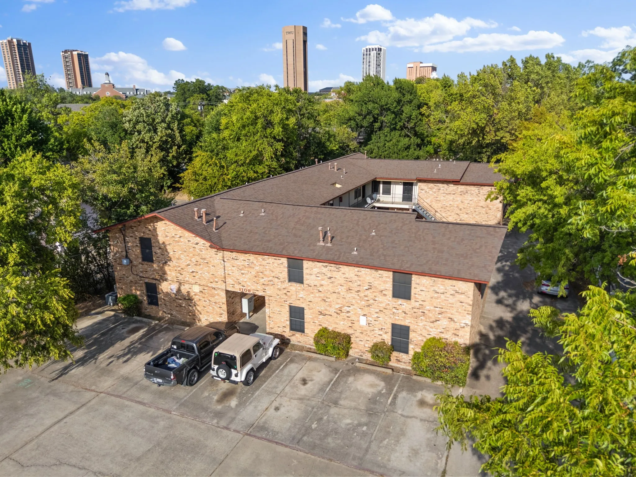 Single Family Residence For Rent in Denton County , 1108 N Elm Street 6, Denton, Texas 76201, 2 Bedroom, 2 Bathroom, Garage spaces, 900 Sqft, built in 1968, mls#21366156, Real Estate Agent in Denton, Homes For Rent in Denton county, Homes For Rent in Denton, Realtor in Denton Texas, Real Estate Brokerage Independent Realty Texas, Luminita Cordes Realtor