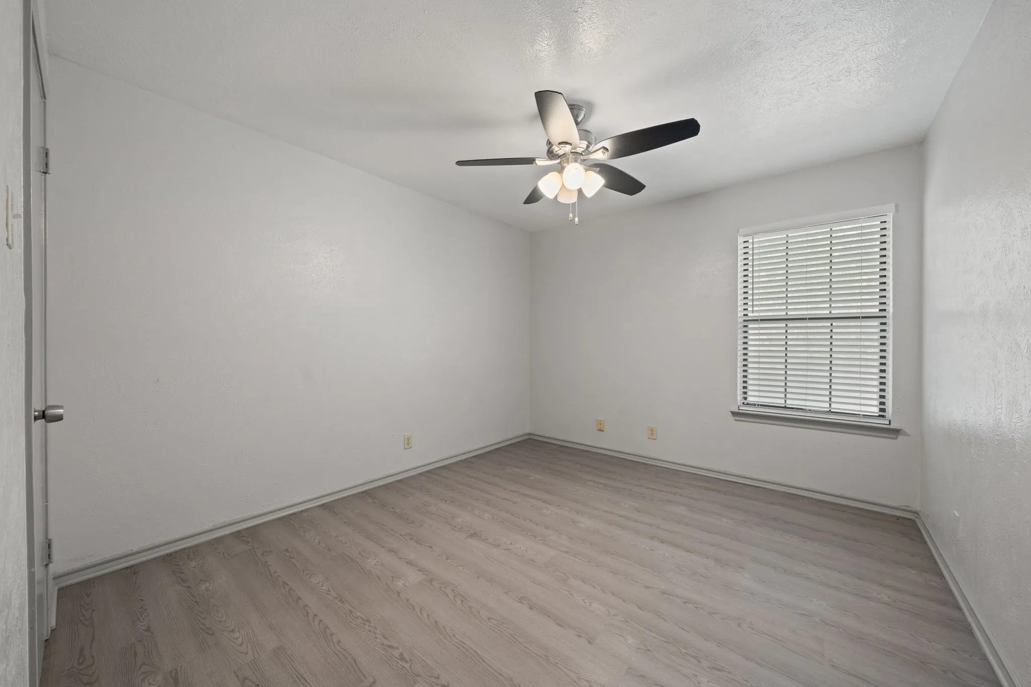 Single Family Residence For Rent in Denton County , 1108 N Elm Street 6, Denton, Texas 76201, 2 Bedroom, 2 Bathroom, Garage spaces, 900 Sqft, built in 1968, mls#21366156, Real Estate Agent in Denton, Homes For Rent in Denton county, Homes For Rent in Denton, Realtor in Denton Texas, Real Estate Brokerage Independent Realty Texas, Luminita Cordes Realtor