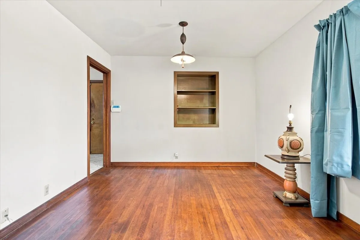 Single Family Residence For Sale in Grayson County , 1713 E Mildred Street, Sherman, Texas 75090, 2 Bedroom, 2 Bathroom, 1 Garage spaces, 1,427 Sqft, built in 1968, mls#21369589, Real Estate Agent in Sherman, Homes For Sale in Grayson county, Homes For Sale in Sherman, Realtor in Sherman Texas, Real Estate Brokerage Independent Realty Texas, Luminita Cordes Realtor