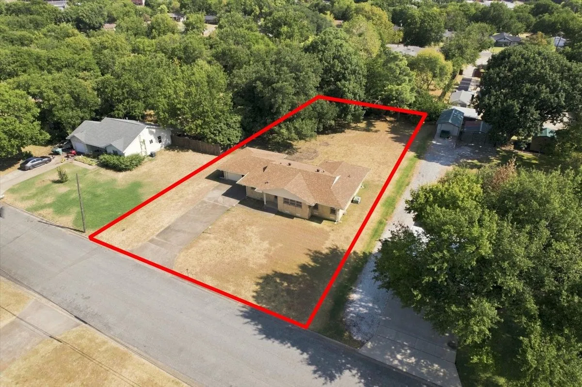 Single Family Residence For Sale in Grayson County , 1713 E Mildred Street, Sherman, Texas 75090, 2 Bedroom, 2 Bathroom, 1 Garage spaces, 1,427 Sqft, built in 1968, mls#21369589, Real Estate Agent in Sherman, Homes For Sale in Grayson county, Homes For Sale in Sherman, Realtor in Sherman Texas, Real Estate Brokerage Independent Realty Texas, Luminita Cordes Realtor