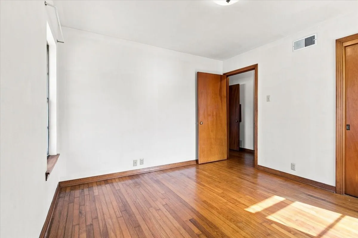 Single Family Residence For Sale in Grayson County , 1713 E Mildred Street, Sherman, Texas 75090, 2 Bedroom, 2 Bathroom, 1 Garage spaces, 1,427 Sqft, built in 1968, mls#21369589, Real Estate Agent in Sherman, Homes For Sale in Grayson county, Homes For Sale in Sherman, Realtor in Sherman Texas, Real Estate Brokerage Independent Realty Texas, Luminita Cordes Realtor