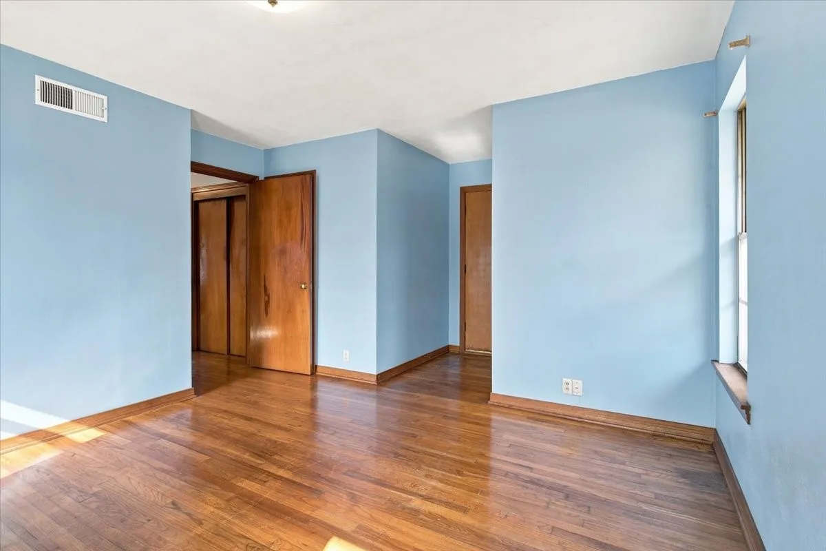 Single Family Residence For Sale in Grayson County , 1713 E Mildred Street, Sherman, Texas 75090, 2 Bedroom, 2 Bathroom, 1 Garage spaces, 1,427 Sqft, built in 1968, mls#21369589, Real Estate Agent in Sherman, Homes For Sale in Grayson county, Homes For Sale in Sherman, Realtor in Sherman Texas, Real Estate Brokerage Independent Realty Texas, Luminita Cordes Realtor