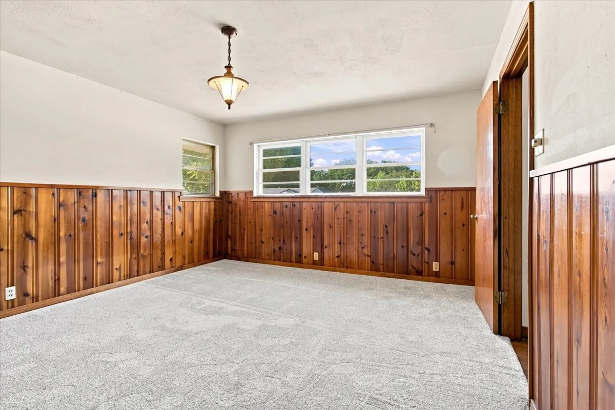 Single Family Residence For Sale in Grayson County , 1713 E Mildred Street, Sherman, Texas 75090, 2 Bedroom, 2 Bathroom, 1 Garage spaces, 1,427 Sqft, built in 1968, mls#21369589, Real Estate Agent in Sherman, Homes For Sale in Grayson county, Homes For Sale in Sherman, Realtor in Sherman Texas, Real Estate Brokerage Independent Realty Texas, Luminita Cordes Realtor