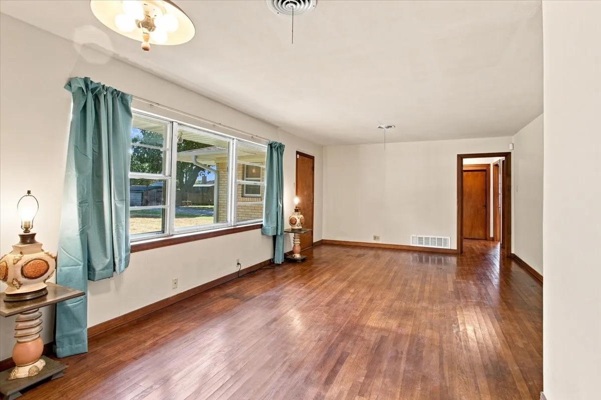 Combined living dining room with reconditioned wood floors