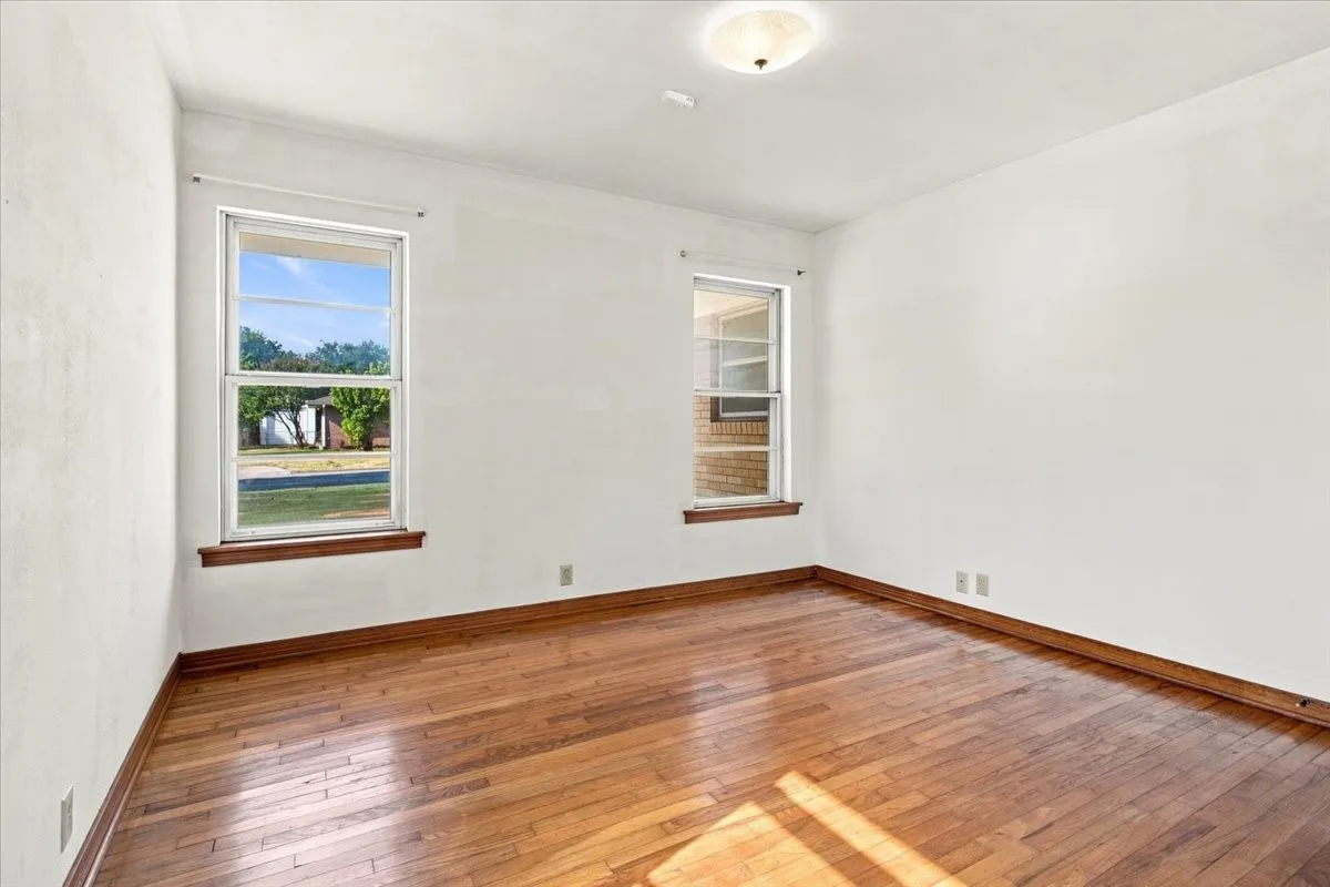 Single Family Residence For Sale in Grayson County , 1713 E Mildred Street, Sherman, Texas 75090, 2 Bedroom, 2 Bathroom, 1 Garage spaces, 1,427 Sqft, built in 1968, mls#21369589, Real Estate Agent in Sherman, Homes For Sale in Grayson county, Homes For Sale in Sherman, Realtor in Sherman Texas, Real Estate Brokerage Independent Realty Texas, Luminita Cordes Realtor