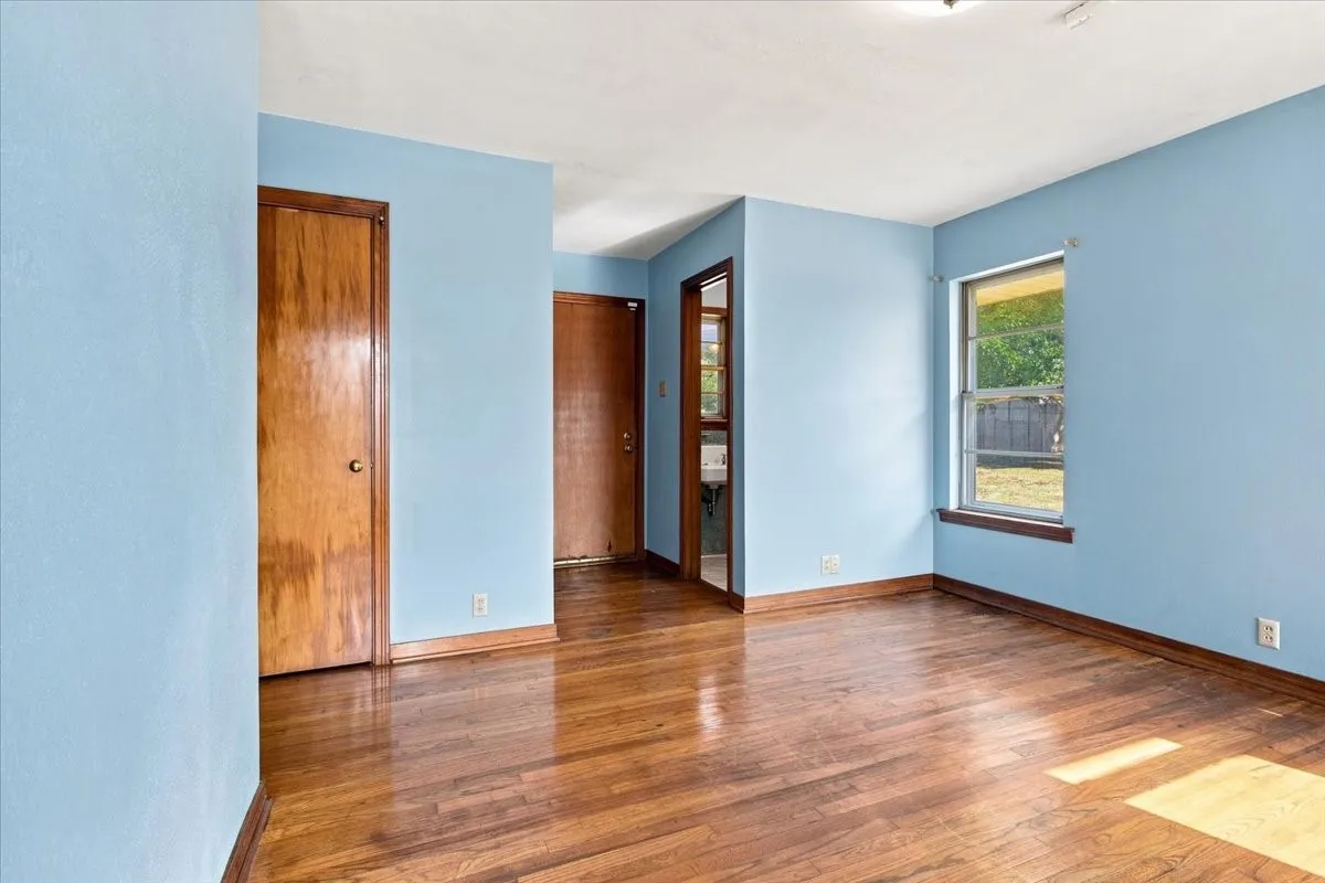 Single Family Residence For Sale in Grayson County , 1713 E Mildred Street, Sherman, Texas 75090, 2 Bedroom, 2 Bathroom, 1 Garage spaces, 1,427 Sqft, built in 1968, mls#21369589, Real Estate Agent in Sherman, Homes For Sale in Grayson county, Homes For Sale in Sherman, Realtor in Sherman Texas, Real Estate Brokerage Independent Realty Texas, Luminita Cordes Realtor