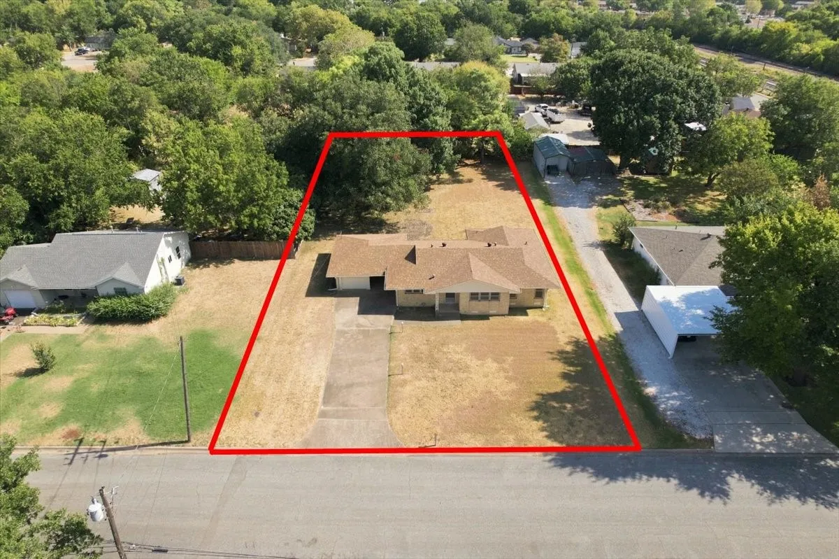 Single Family Residence For Sale in Grayson County , 1713 E Mildred Street, Sherman, Texas 75090, 2 Bedroom, 2 Bathroom, 1 Garage spaces, 1,427 Sqft, built in 1968, mls#21369589, Real Estate Agent in Sherman, Homes For Sale in Grayson county, Homes For Sale in Sherman, Realtor in Sherman Texas, Real Estate Brokerage Independent Realty Texas, Luminita Cordes Realtor