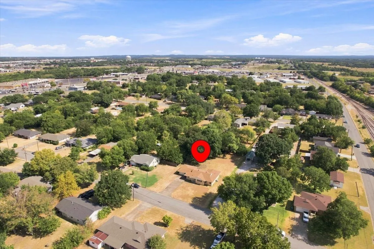 Single Family Residence For Sale in Grayson County , 1713 E Mildred Street, Sherman, Texas 75090, 2 Bedroom, 2 Bathroom, 1 Garage spaces, 1,427 Sqft, built in 1968, mls#21369589, Real Estate Agent in Sherman, Homes For Sale in Grayson county, Homes For Sale in Sherman, Realtor in Sherman Texas, Real Estate Brokerage Independent Realty Texas, Luminita Cordes Realtor