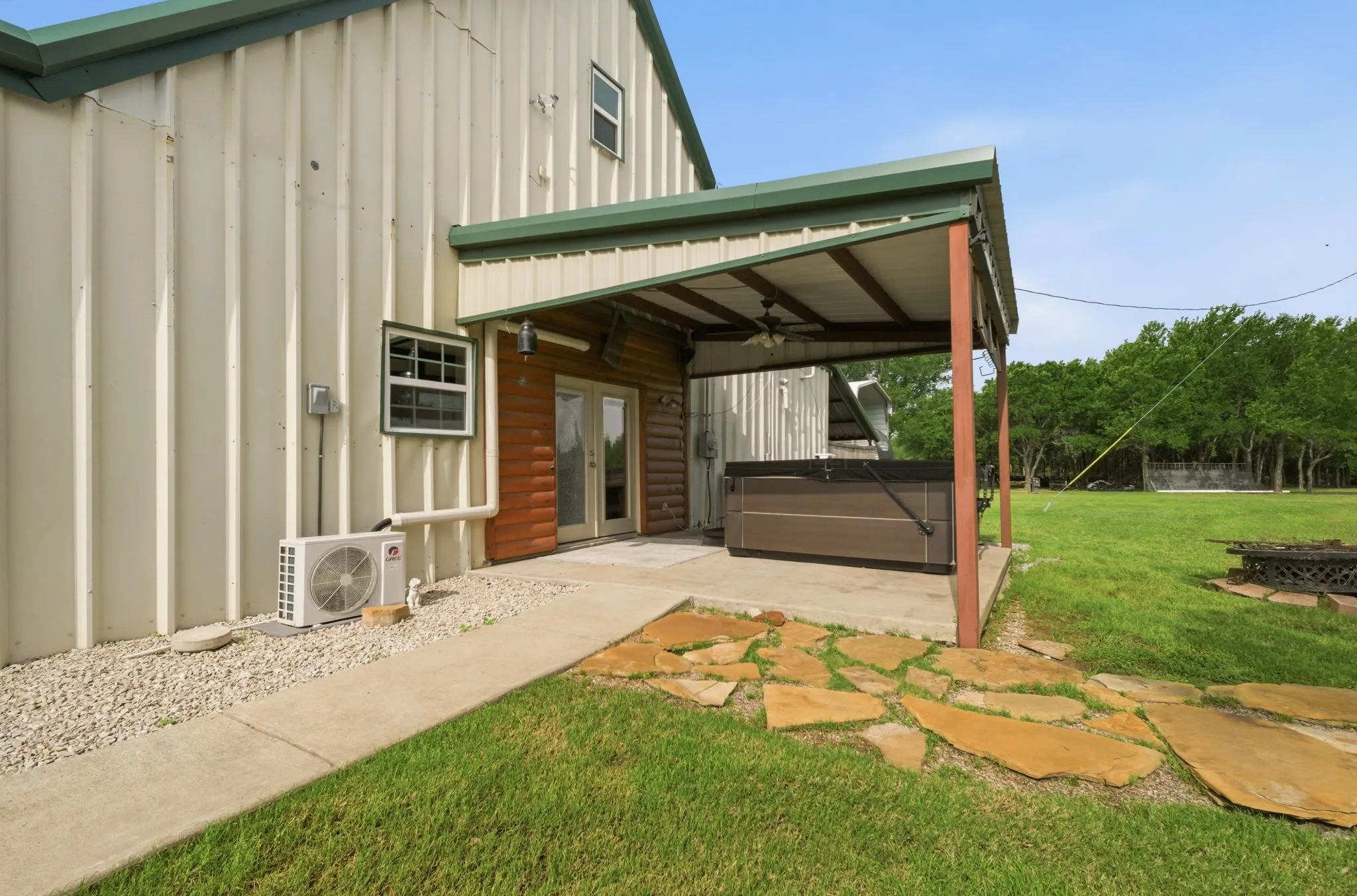 Single Family Residence For Sale in Grayson County , 465 Emberson Ranch Road, Pilot Point, Texas 76258, 4 Bedroom, 3 Bathroom, 2 Garage spaces, 2,200 Sqft, built in 2005, mls#21370072, Real Estate Agent in Pilot Point, Homes For Sale in Grayson county, Homes For Sale in Pilot Point, Realtor in Pilot Point Texas, Real Estate Brokerage Independent Realty Texas, Luminita Cordes Realtor