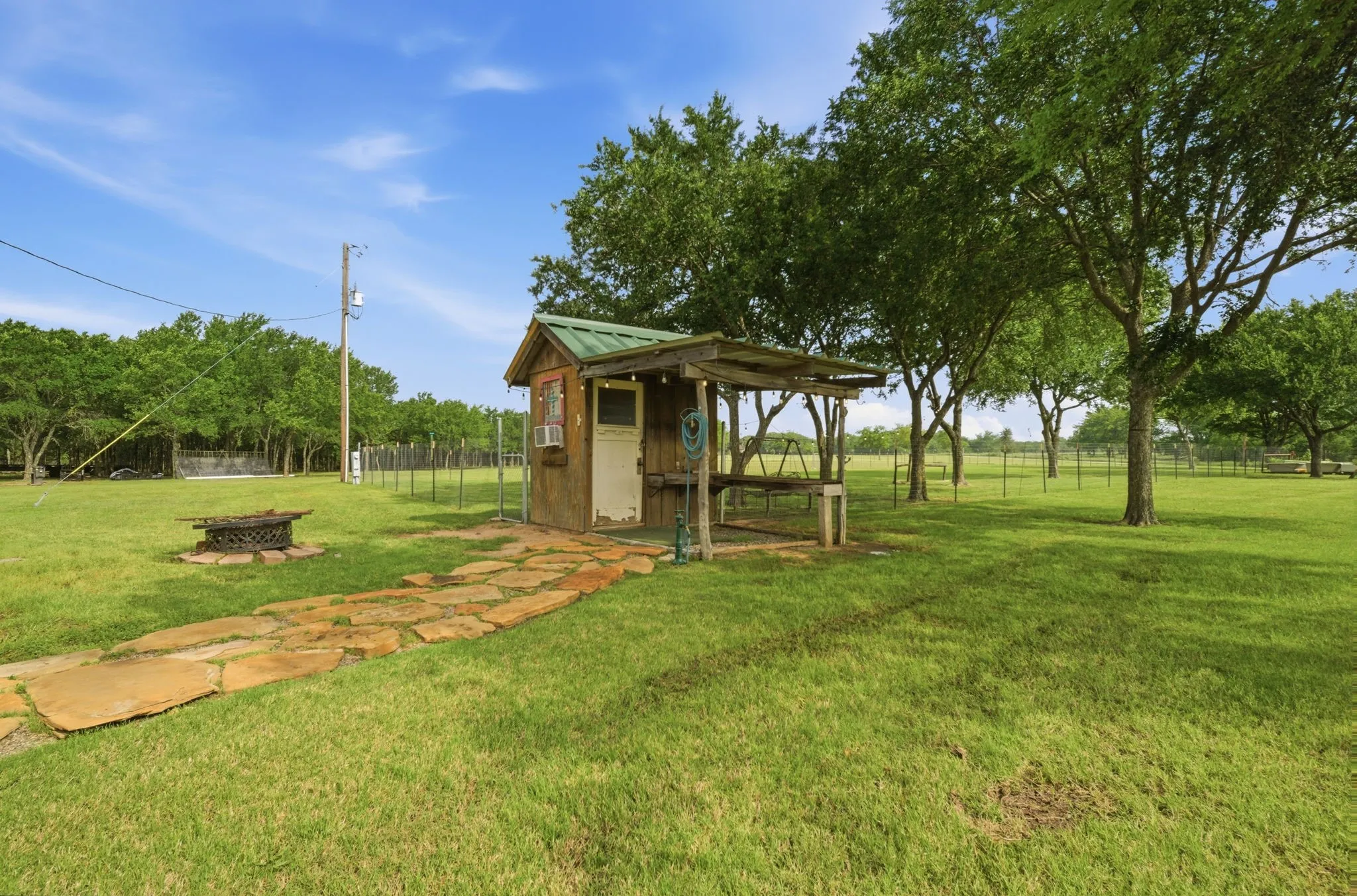 Single Family Residence For Sale in Grayson County , 465 Emberson Ranch Road, Pilot Point, Texas 76258, 4 Bedroom, 3 Bathroom, 2 Garage spaces, 2,200 Sqft, built in 2005, mls#21370072, Real Estate Agent in Pilot Point, Homes For Sale in Grayson county, Homes For Sale in Pilot Point, Realtor in Pilot Point Texas, Real Estate Brokerage Independent Realty Texas, Luminita Cordes Realtor