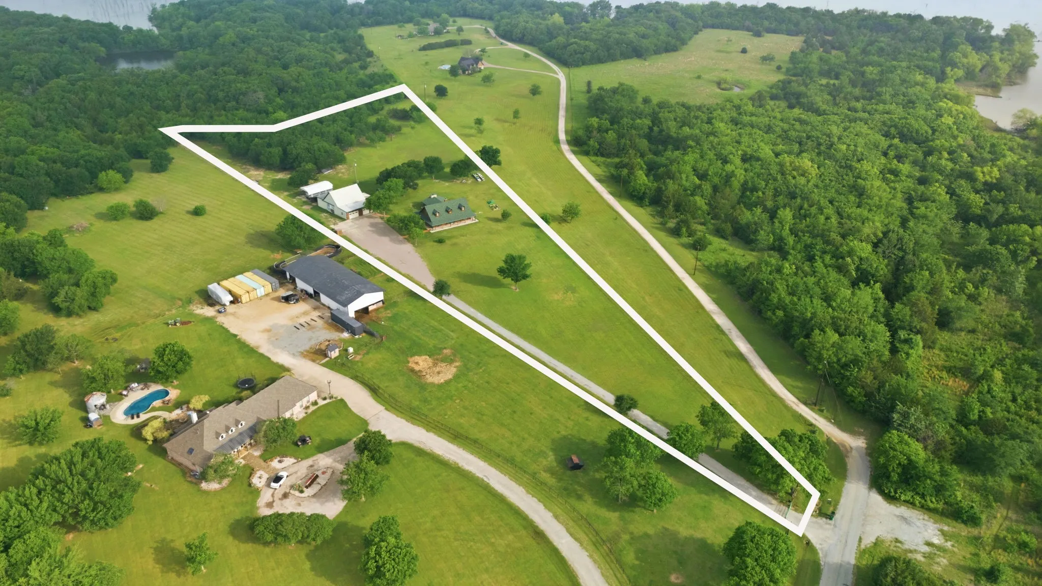 Single Family Residence For Sale in Grayson County , 465 Emberson Ranch Road, Pilot Point, Texas 76258, 4 Bedroom, 3 Bathroom, 2 Garage spaces, 2,200 Sqft, built in 2005, mls#21370072, Real Estate Agent in Pilot Point, Homes For Sale in Grayson county, Homes For Sale in Pilot Point, Realtor in Pilot Point Texas, Real Estate Brokerage Independent Realty Texas, Luminita Cordes Realtor