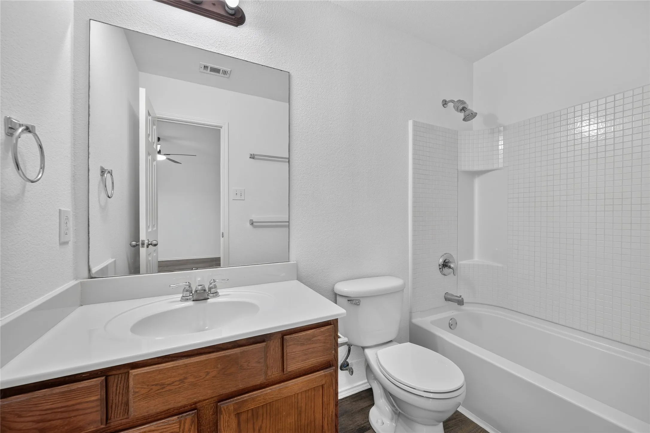 Single Family Residence For Rent in Tarrant County , 320 Chalkstone Drive, Fort Worth, Texas 76131, 3 Bedroom, 2 Bathroom, 2 Garage spaces, 1,407 Sqft, built in 2010, mls#21371897, Real Estate Agent in Fort Worth, Homes For Rent in Tarrant county, Homes For Rent in Fort Worth, Realtor in Fort Worth Texas, Real Estate Brokerage Independent Realty Texas, Luminita Cordes Realtor