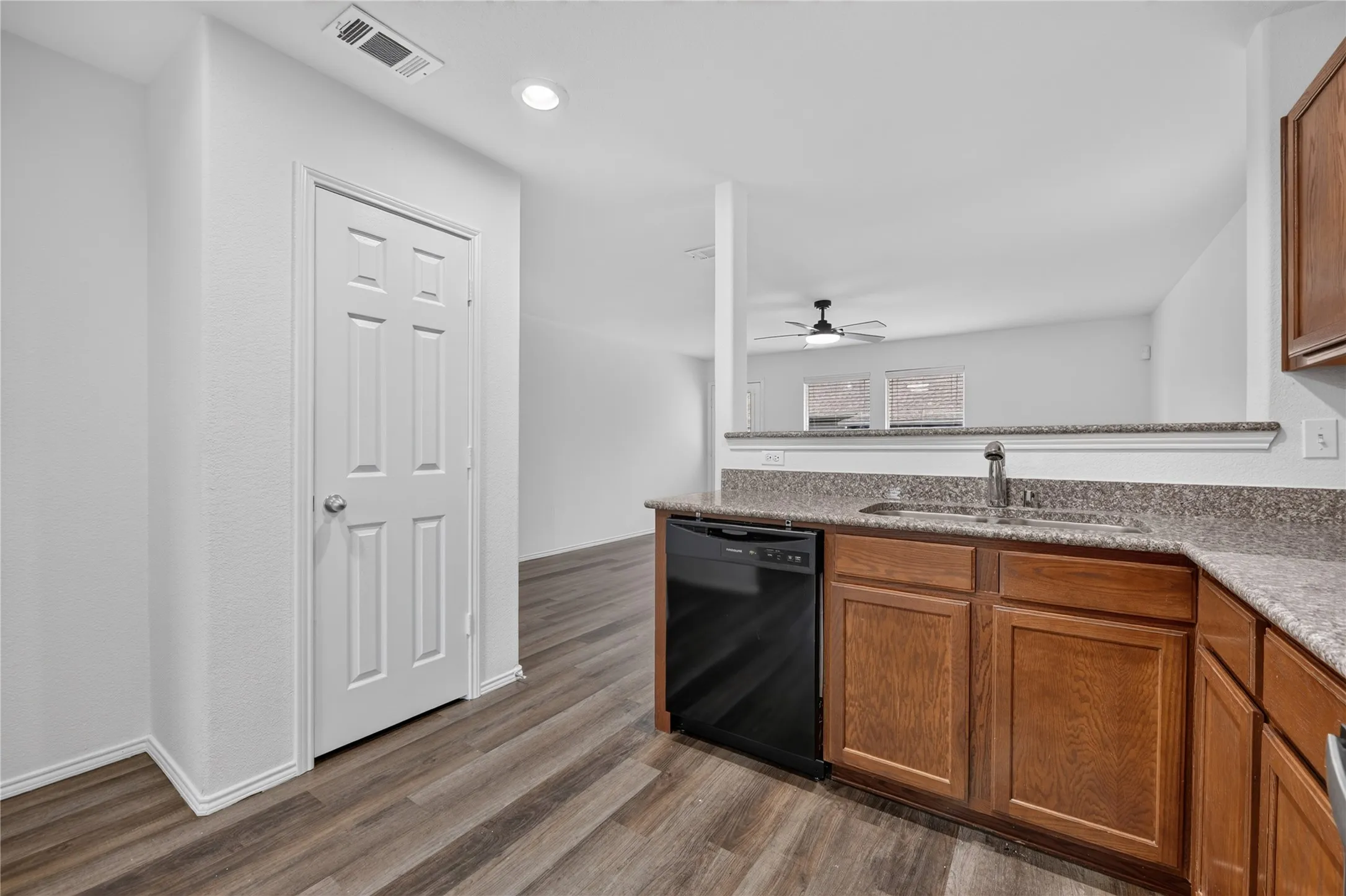 Single Family Residence For Rent in Tarrant County , 320 Chalkstone Drive, Fort Worth, Texas 76131, 3 Bedroom, 2 Bathroom, 2 Garage spaces, 1,407 Sqft, built in 2010, mls#21371897, Real Estate Agent in Fort Worth, Homes For Rent in Tarrant county, Homes For Rent in Fort Worth, Realtor in Fort Worth Texas, Real Estate Brokerage Independent Realty Texas, Luminita Cordes Realtor