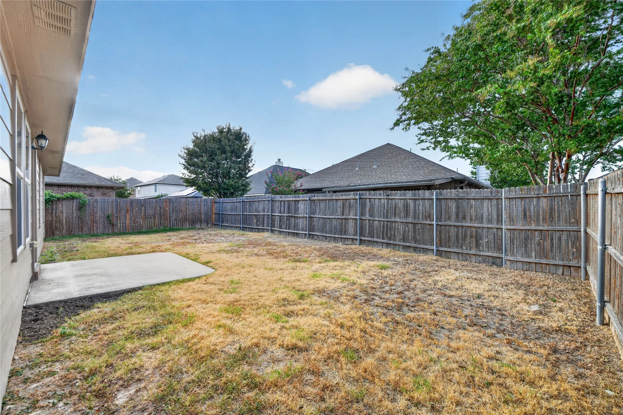 Single Family Residence For Rent in Tarrant County , 320 Chalkstone Drive, Fort Worth, Texas 76131, 3 Bedroom, 2 Bathroom, 2 Garage spaces, 1,407 Sqft, built in 2010, mls#21371897, Real Estate Agent in Fort Worth, Homes For Rent in Tarrant county, Homes For Rent in Fort Worth, Realtor in Fort Worth Texas, Real Estate Brokerage Independent Realty Texas, Luminita Cordes Realtor