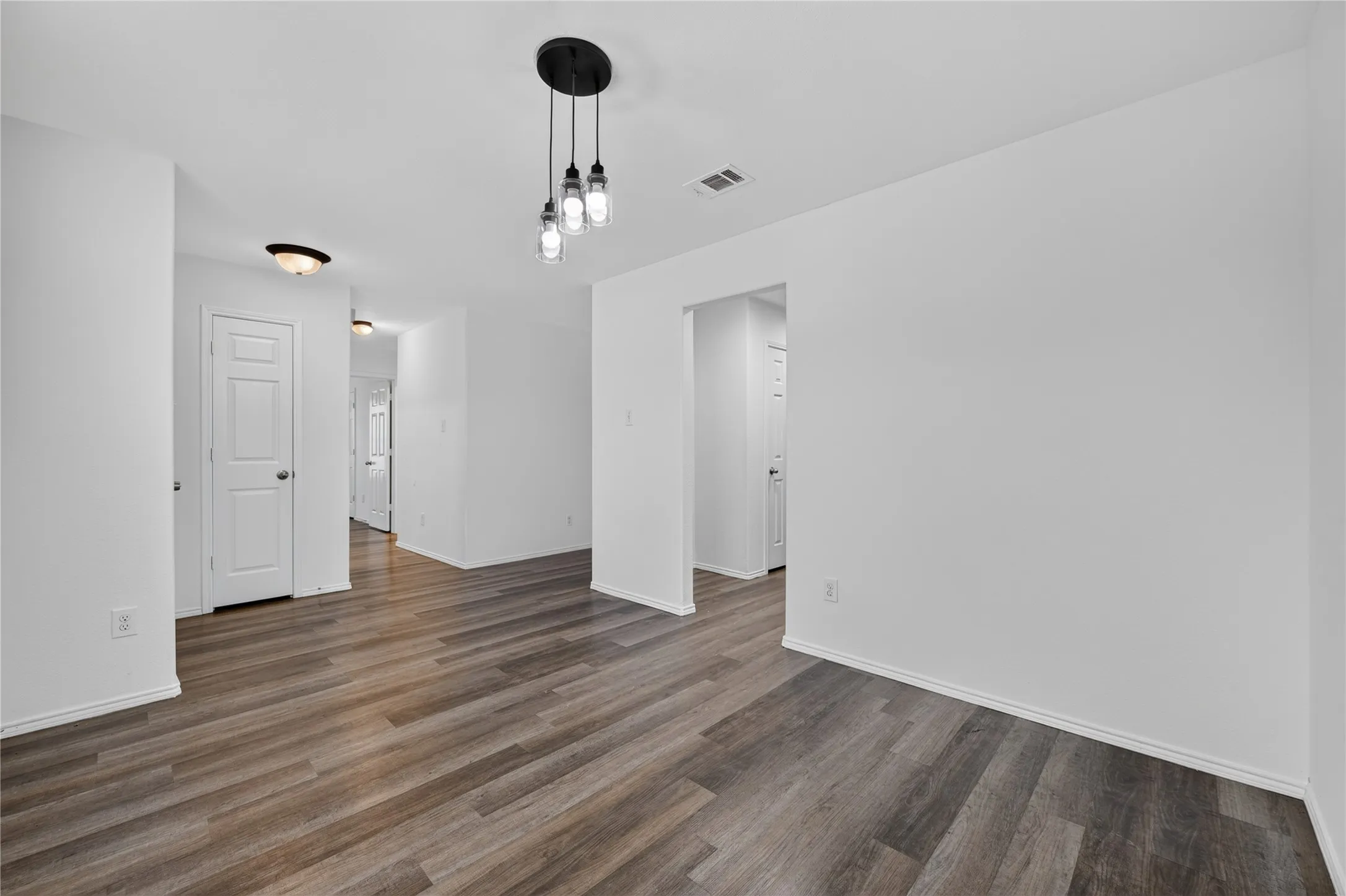 Single Family Residence For Rent in Tarrant County , 320 Chalkstone Drive, Fort Worth, Texas 76131, 3 Bedroom, 2 Bathroom, 2 Garage spaces, 1,407 Sqft, built in 2010, mls#21371897, Real Estate Agent in Fort Worth, Homes For Rent in Tarrant county, Homes For Rent in Fort Worth, Realtor in Fort Worth Texas, Real Estate Brokerage Independent Realty Texas, Luminita Cordes Realtor