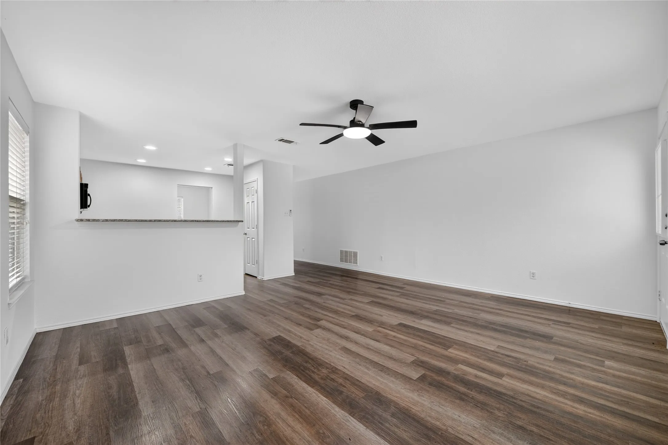 Single Family Residence For Rent in Tarrant County , 320 Chalkstone Drive, Fort Worth, Texas 76131, 3 Bedroom, 2 Bathroom, 2 Garage spaces, 1,407 Sqft, built in 2010, mls#21371897, Real Estate Agent in Fort Worth, Homes For Rent in Tarrant county, Homes For Rent in Fort Worth, Realtor in Fort Worth Texas, Real Estate Brokerage Independent Realty Texas, Luminita Cordes Realtor