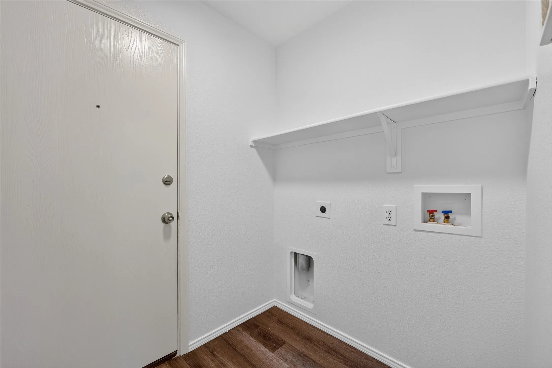 Single Family Residence For Rent in Tarrant County , 320 Chalkstone Drive, Fort Worth, Texas 76131, 3 Bedroom, 2 Bathroom, 2 Garage spaces, 1,407 Sqft, built in 2010, mls#21371897, Real Estate Agent in Fort Worth, Homes For Rent in Tarrant county, Homes For Rent in Fort Worth, Realtor in Fort Worth Texas, Real Estate Brokerage Independent Realty Texas, Luminita Cordes Realtor