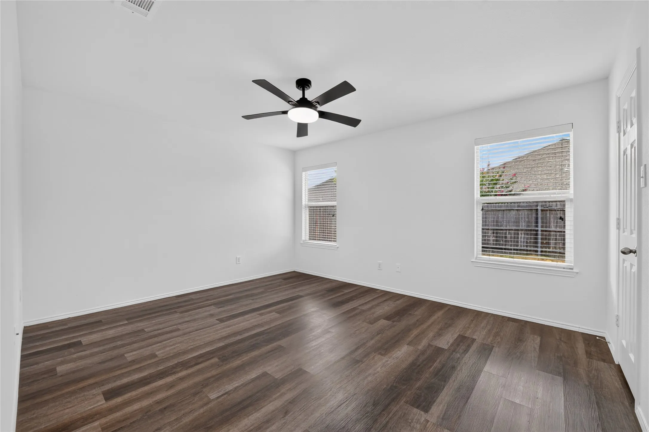 Single Family Residence For Rent in Tarrant County , 320 Chalkstone Drive, Fort Worth, Texas 76131, 3 Bedroom, 2 Bathroom, 2 Garage spaces, 1,407 Sqft, built in 2010, mls#21371897, Real Estate Agent in Fort Worth, Homes For Rent in Tarrant county, Homes For Rent in Fort Worth, Realtor in Fort Worth Texas, Real Estate Brokerage Independent Realty Texas, Luminita Cordes Realtor
