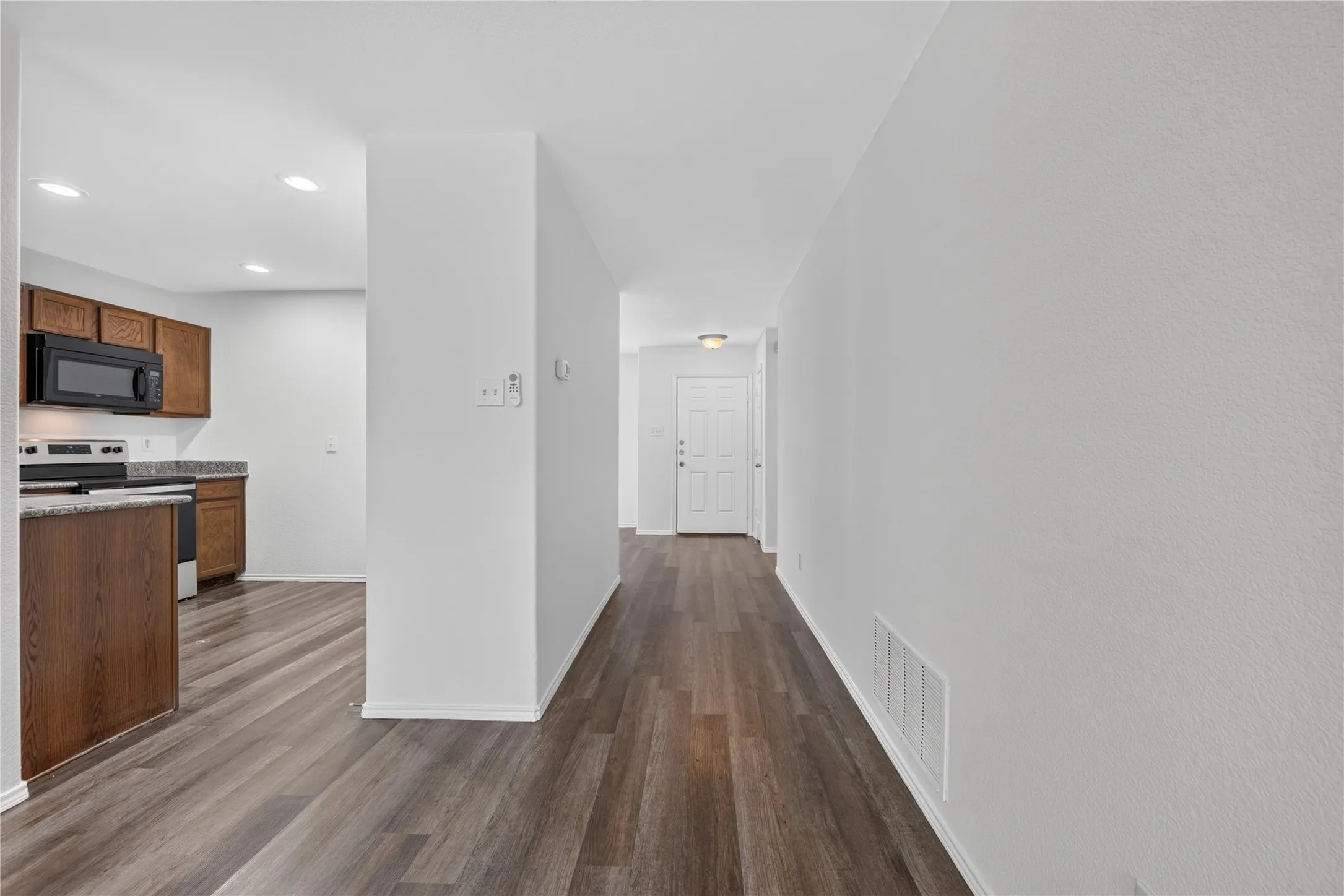 Single Family Residence For Rent in Tarrant County , 320 Chalkstone Drive, Fort Worth, Texas 76131, 3 Bedroom, 2 Bathroom, 2 Garage spaces, 1,407 Sqft, built in 2010, mls#21371897, Real Estate Agent in Fort Worth, Homes For Rent in Tarrant county, Homes For Rent in Fort Worth, Realtor in Fort Worth Texas, Real Estate Brokerage Independent Realty Texas, Luminita Cordes Realtor