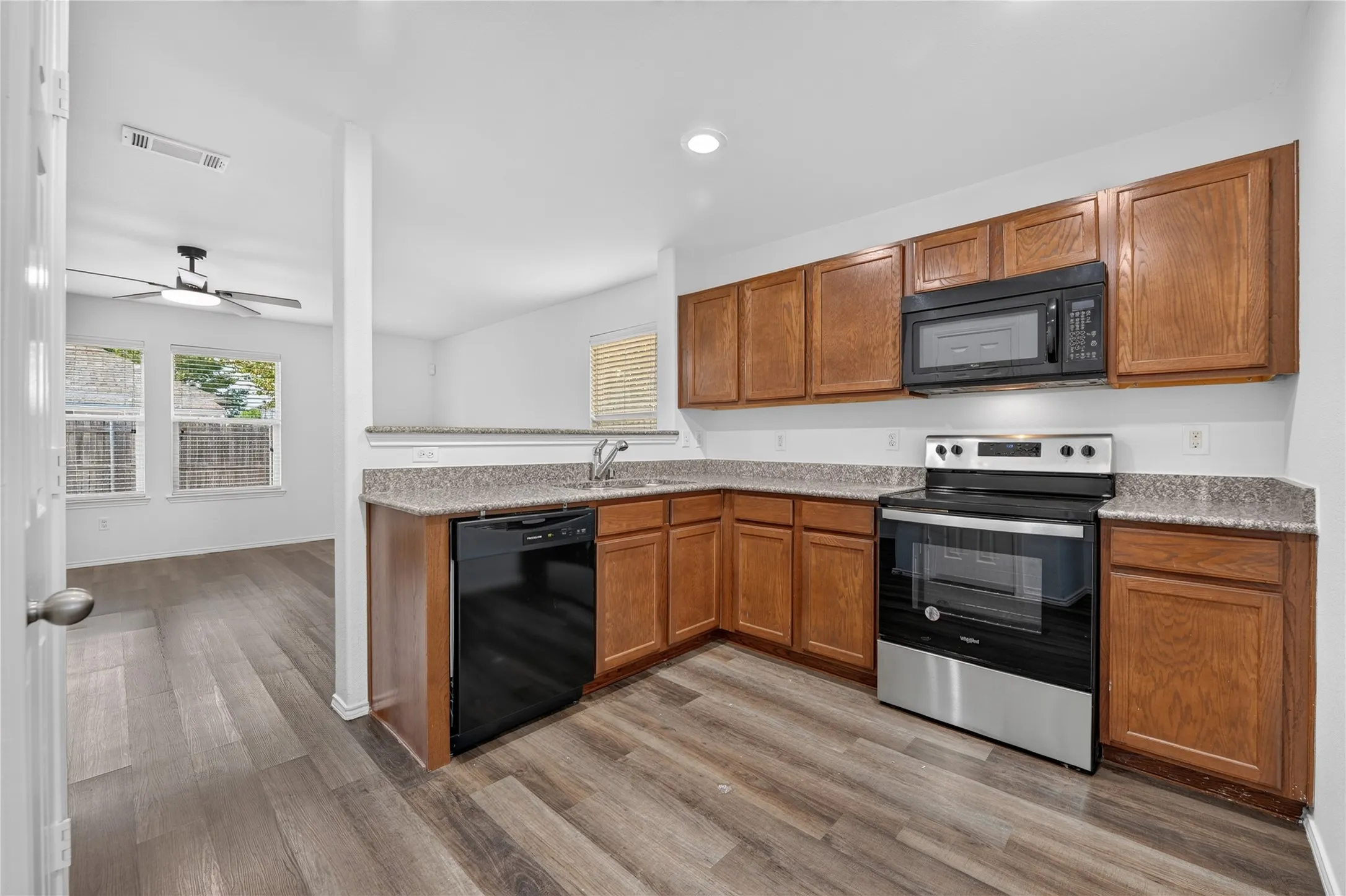 Single Family Residence For Rent in Tarrant County , 320 Chalkstone Drive, Fort Worth, Texas 76131, 3 Bedroom, 2 Bathroom, 2 Garage spaces, 1,407 Sqft, built in 2010, mls#21371897, Real Estate Agent in Fort Worth, Homes For Rent in Tarrant county, Homes For Rent in Fort Worth, Realtor in Fort Worth Texas, Real Estate Brokerage Independent Realty Texas, Luminita Cordes Realtor