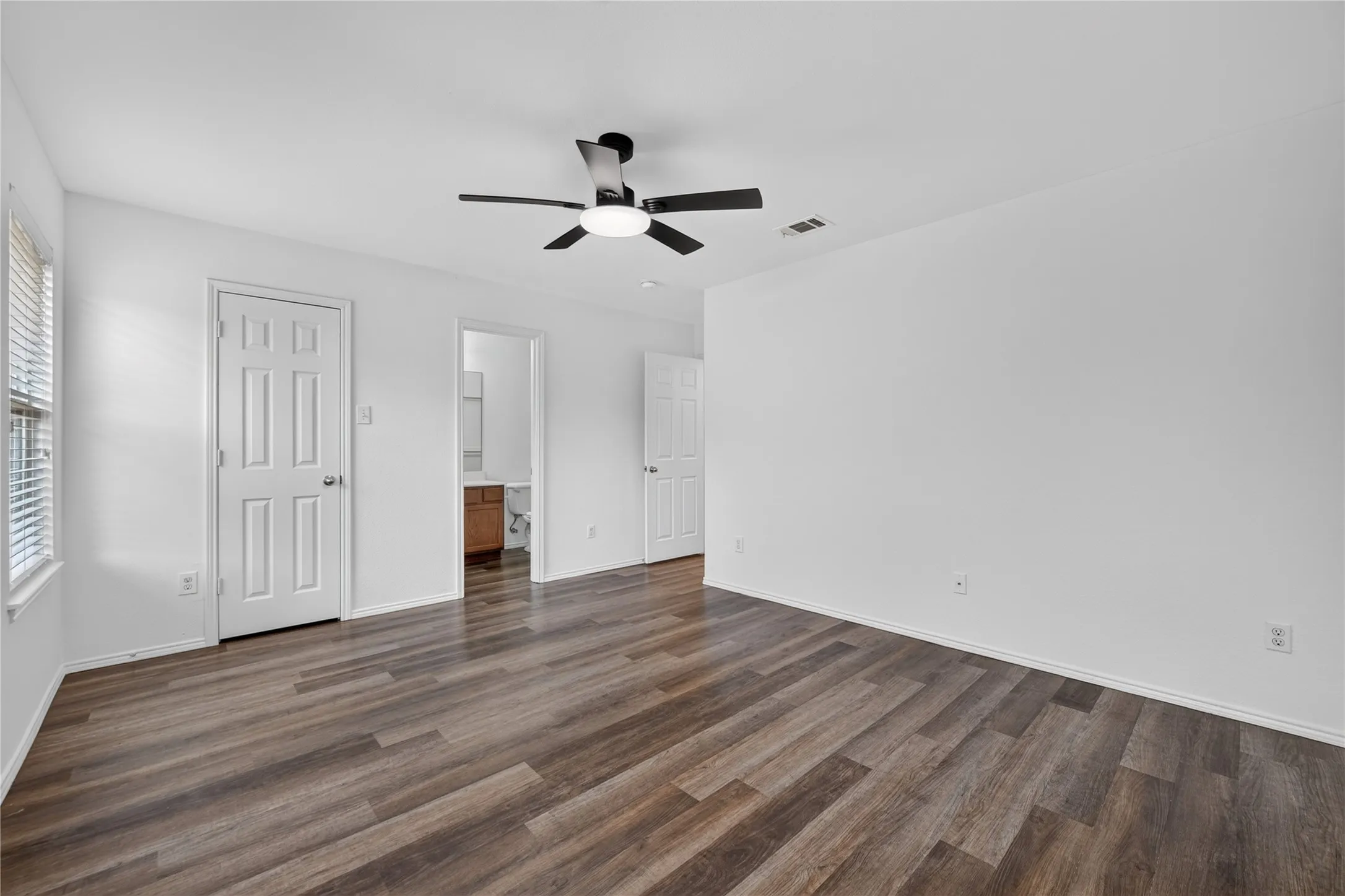Single Family Residence For Rent in Tarrant County , 320 Chalkstone Drive, Fort Worth, Texas 76131, 3 Bedroom, 2 Bathroom, 2 Garage spaces, 1,407 Sqft, built in 2010, mls#21371897, Real Estate Agent in Fort Worth, Homes For Rent in Tarrant county, Homes For Rent in Fort Worth, Realtor in Fort Worth Texas, Real Estate Brokerage Independent Realty Texas, Luminita Cordes Realtor