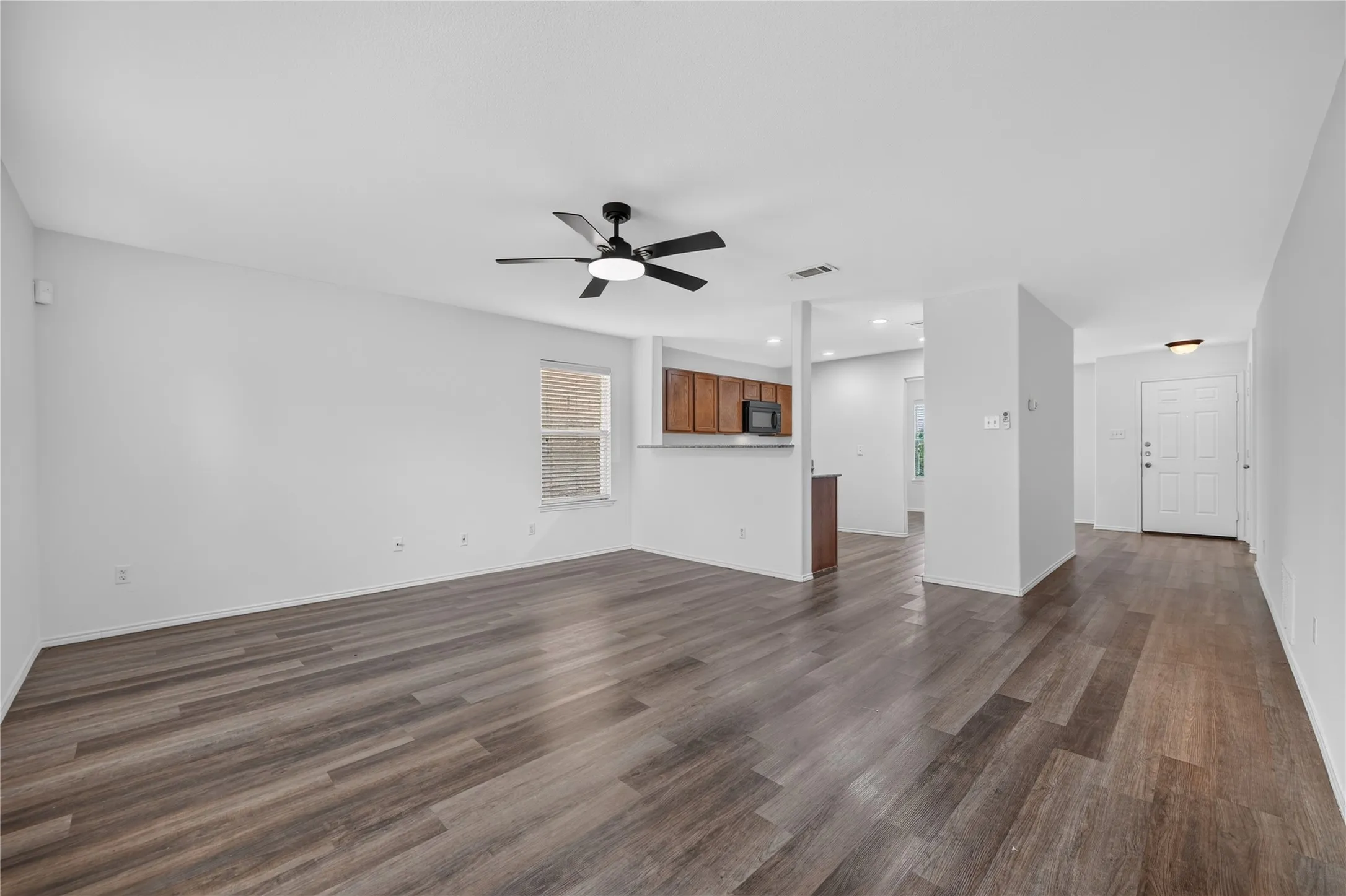 Single Family Residence For Rent in Tarrant County , 320 Chalkstone Drive, Fort Worth, Texas 76131, 3 Bedroom, 2 Bathroom, 2 Garage spaces, 1,407 Sqft, built in 2010, mls#21371897, Real Estate Agent in Fort Worth, Homes For Rent in Tarrant county, Homes For Rent in Fort Worth, Realtor in Fort Worth Texas, Real Estate Brokerage Independent Realty Texas, Luminita Cordes Realtor