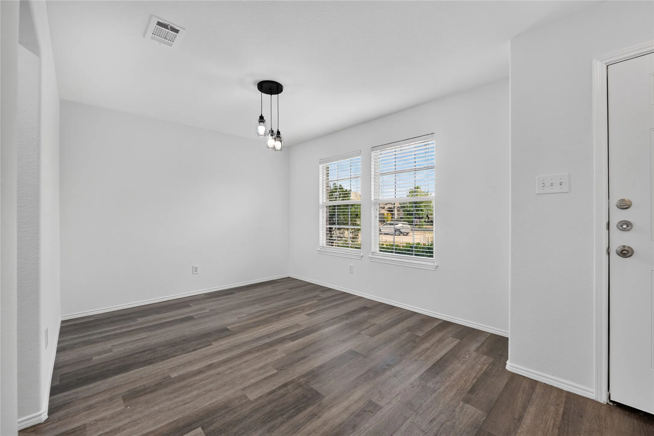 Single Family Residence For Rent in Tarrant County , 320 Chalkstone Drive, Fort Worth, Texas 76131, 3 Bedroom, 2 Bathroom, 2 Garage spaces, 1,407 Sqft, built in 2010, mls#21371897, Real Estate Agent in Fort Worth, Homes For Rent in Tarrant county, Homes For Rent in Fort Worth, Realtor in Fort Worth Texas, Real Estate Brokerage Independent Realty Texas, Luminita Cordes Realtor