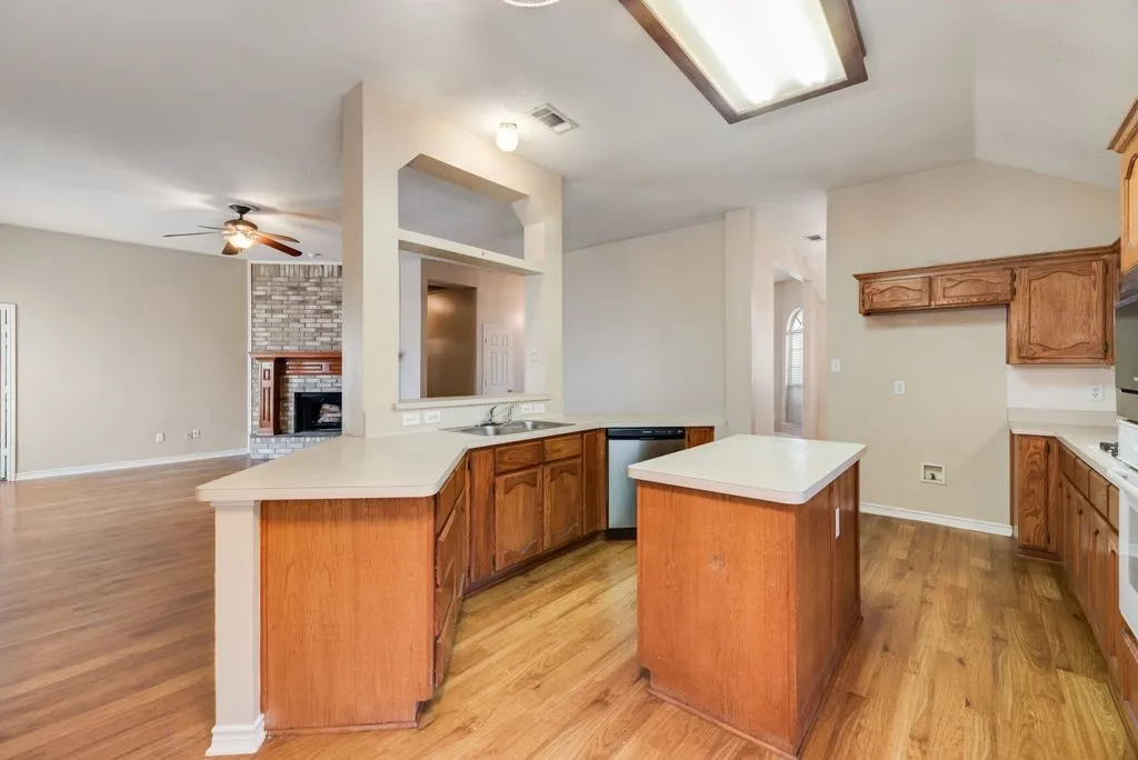 Single Family Residence For Rent in Dallas County , 1557 Aberdeen Drive, Lancaster, Texas 75134, 4 Bedroom, 2 Bathroom, 2 Garage spaces, 2,744 Sqft, built in 2001, mls#21371901, Real Estate Agent in Lancaster, Homes For Rent in Dallas county, Homes For Rent in Lancaster, Realtor in Lancaster Texas, Real Estate Brokerage Independent Realty Texas, Luminita Cordes Realtor