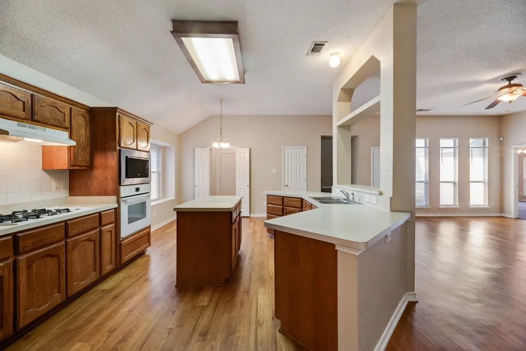 Single Family Residence For Rent in Dallas County , 1557 Aberdeen Drive, Lancaster, Texas 75134, 4 Bedroom, 2 Bathroom, 2 Garage spaces, 2,744 Sqft, built in 2001, mls#21371901, Real Estate Agent in Lancaster, Homes For Rent in Dallas county, Homes For Rent in Lancaster, Realtor in Lancaster Texas, Real Estate Brokerage Independent Realty Texas, Luminita Cordes Realtor