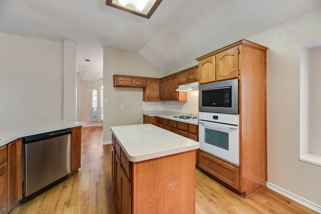 Single Family Residence For Rent in Dallas County , 1557 Aberdeen Drive, Lancaster, Texas 75134, 4 Bedroom, 2 Bathroom, 2 Garage spaces, 2,744 Sqft, built in 2001, mls#21371901, Real Estate Agent in Lancaster, Homes For Rent in Dallas county, Homes For Rent in Lancaster, Realtor in Lancaster Texas, Real Estate Brokerage Independent Realty Texas, Luminita Cordes Realtor