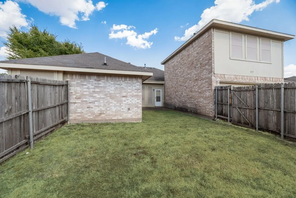 Single Family Residence For Rent in Dallas County , 1557 Aberdeen Drive, Lancaster, Texas 75134, 4 Bedroom, 2 Bathroom, 2 Garage spaces, 2,744 Sqft, built in 2001, mls#21371901, Real Estate Agent in Lancaster, Homes For Rent in Dallas county, Homes For Rent in Lancaster, Realtor in Lancaster Texas, Real Estate Brokerage Independent Realty Texas, Luminita Cordes Realtor