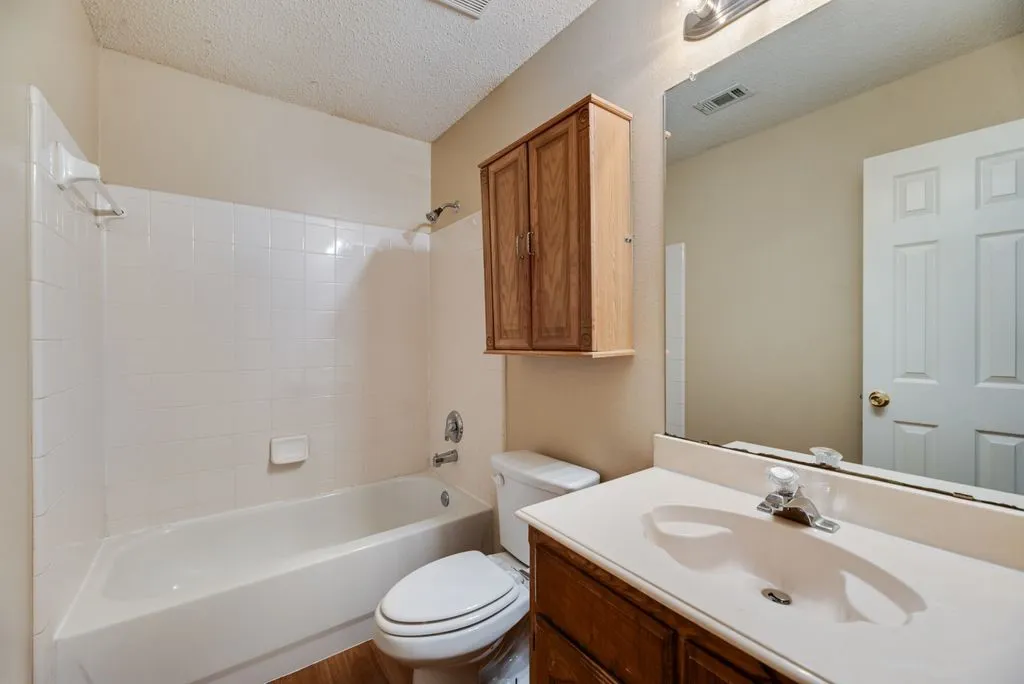 Single Family Residence For Rent in Dallas County , 1557 Aberdeen Drive, Lancaster, Texas 75134, 4 Bedroom, 2 Bathroom, 2 Garage spaces, 2,744 Sqft, built in 2001, mls#21371901, Real Estate Agent in Lancaster, Homes For Rent in Dallas county, Homes For Rent in Lancaster, Realtor in Lancaster Texas, Real Estate Brokerage Independent Realty Texas, Luminita Cordes Realtor