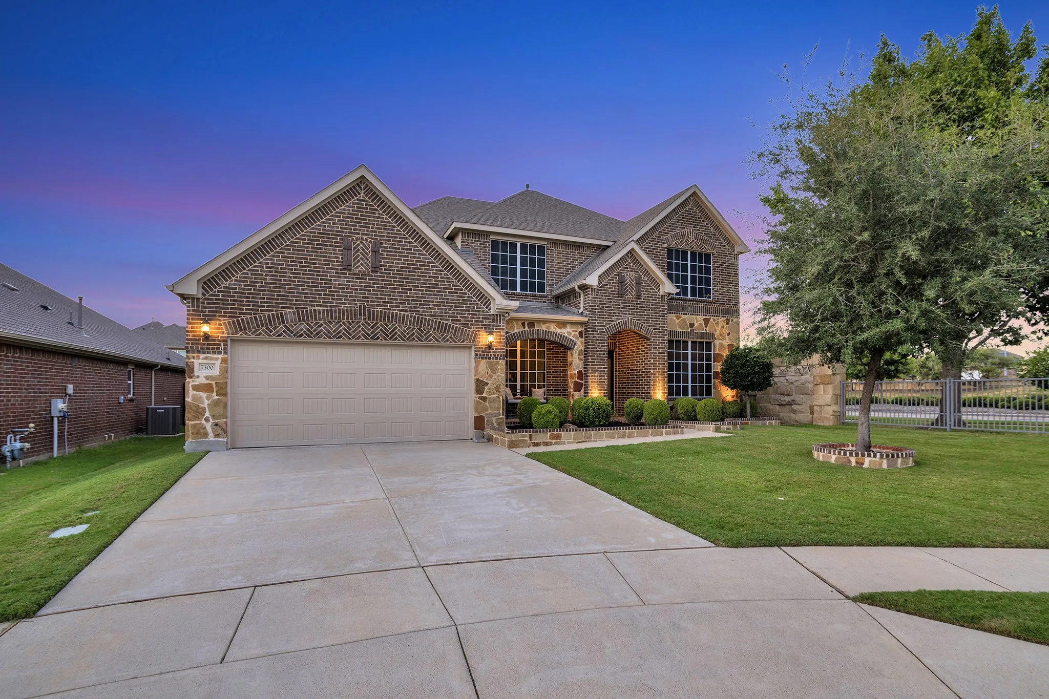 Single Family Residence For Sale in Tarrant County , 7300 Lowline Drive, Fort Worth, Texas 76131, 5 Bedroom, 4 Bathroom, 3 Garage spaces, 3,574 Sqft, built in 2017, mls#21353361, Real Estate Agent in Fort Worth, Homes For Sale in Tarrant county, Homes For Sale in Fort Worth, Realtor in Fort Worth Texas, Real Estate Brokerage Independent Realty Texas, Luminita Cordes Realtor