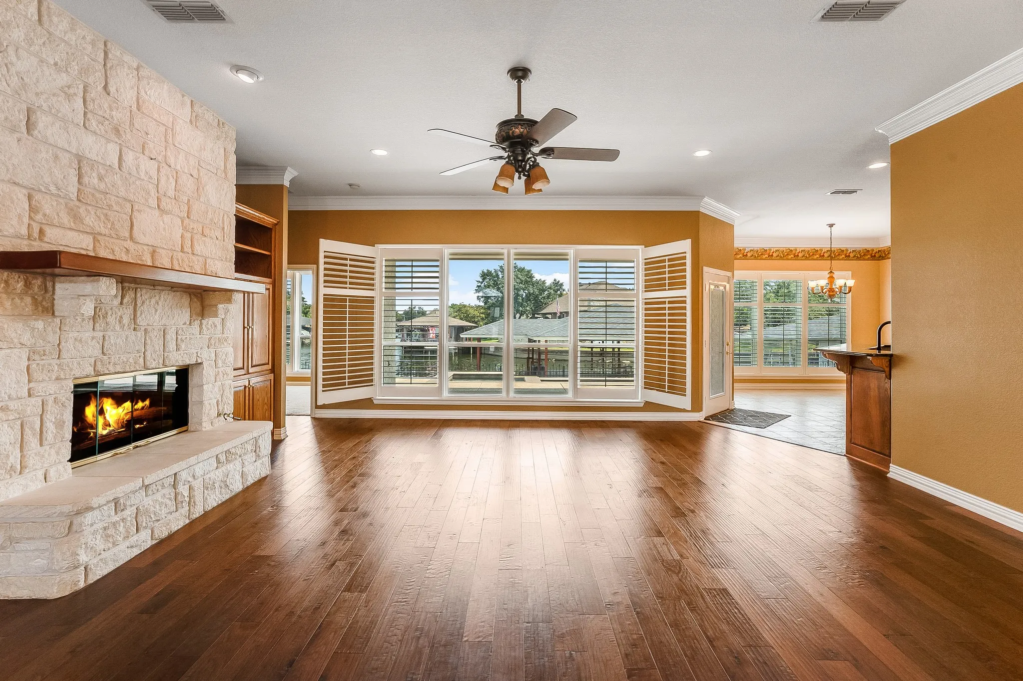 Single Family Residence For Sale in Hood County , 1003 Cliff Swallow Drive, Granbury, Texas 76048, 4 Bedroom, 3 Bathroom, 2 Garage spaces, 2,606 Sqft, built in 2001, mls#21352360, Real Estate Agent in Granbury, Homes For Sale in Hood county, Homes For Sale in Granbury, Realtor in Granbury Texas, Real Estate Brokerage Independent Realty Texas, Luminita Cordes Realtor