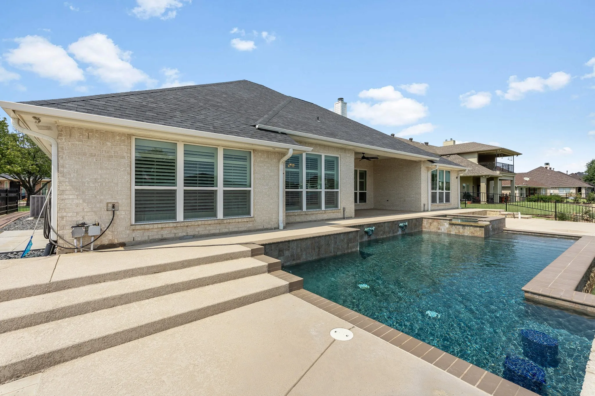 Single Family Residence For Sale in Hood County , 1003 Cliff Swallow Drive, Granbury, Texas 76048, 4 Bedroom, 3 Bathroom, 2 Garage spaces, 2,606 Sqft, built in 2001, mls#21352360, Real Estate Agent in Granbury, Homes For Sale in Hood county, Homes For Sale in Granbury, Realtor in Granbury Texas, Real Estate Brokerage Independent Realty Texas, Luminita Cordes Realtor