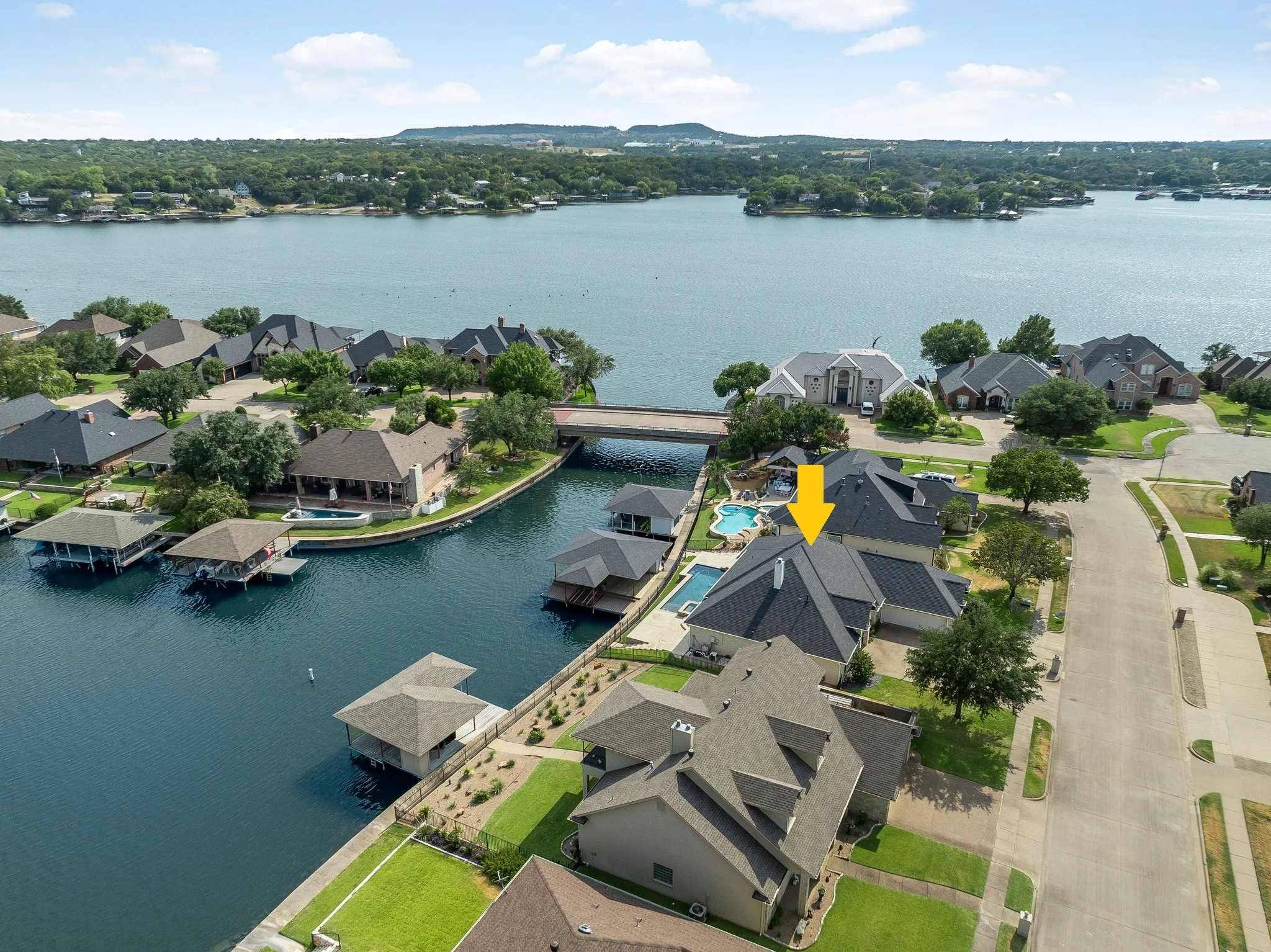 Single Family Residence For Sale in Hood County , 1003 Cliff Swallow Drive, Granbury, Texas 76048, 4 Bedroom, 3 Bathroom, 2 Garage spaces, 2,606 Sqft, built in 2001, mls#21352360, Real Estate Agent in Granbury, Homes For Sale in Hood county, Homes For Sale in Granbury, Realtor in Granbury Texas, Real Estate Brokerage Independent Realty Texas, Luminita Cordes Realtor