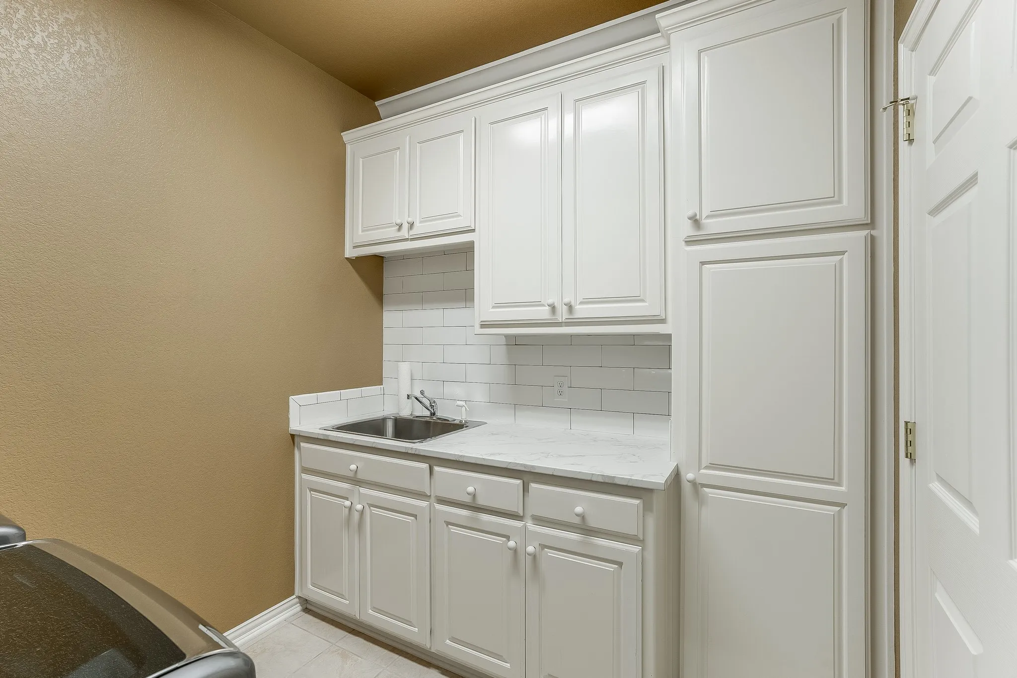 Single Family Residence For Sale in Hood County , 1003 Cliff Swallow Drive, Granbury, Texas 76048, 4 Bedroom, 3 Bathroom, 2 Garage spaces, 2,606 Sqft, built in 2001, mls#21352360, Real Estate Agent in Granbury, Homes For Sale in Hood county, Homes For Sale in Granbury, Realtor in Granbury Texas, Real Estate Brokerage Independent Realty Texas, Luminita Cordes Realtor