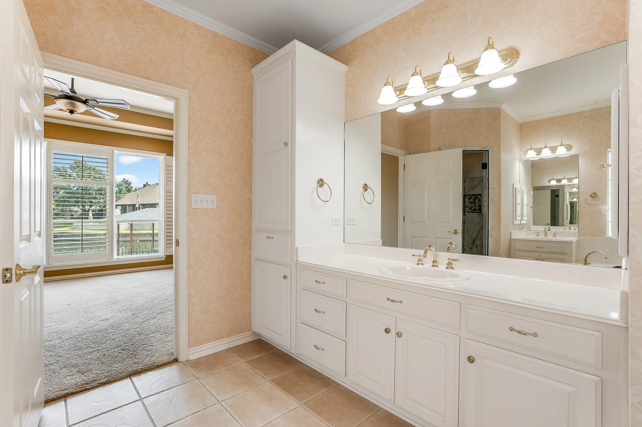 Single Family Residence For Sale in Hood County , 1003 Cliff Swallow Drive, Granbury, Texas 76048, 4 Bedroom, 3 Bathroom, 2 Garage spaces, 2,606 Sqft, built in 2001, mls#21352360, Real Estate Agent in Granbury, Homes For Sale in Hood county, Homes For Sale in Granbury, Realtor in Granbury Texas, Real Estate Brokerage Independent Realty Texas, Luminita Cordes Realtor